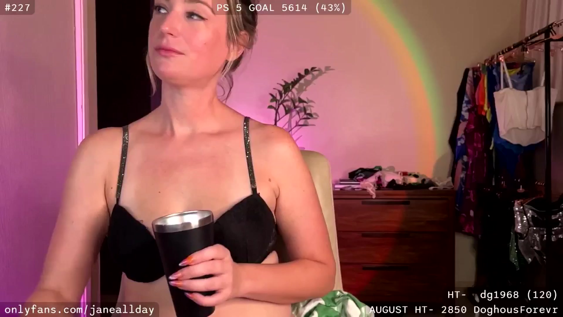 Gallery image thumbnail from JaneAllDay's myfreecams stream on, 08/21/2025, 05:50 image 9 of 20