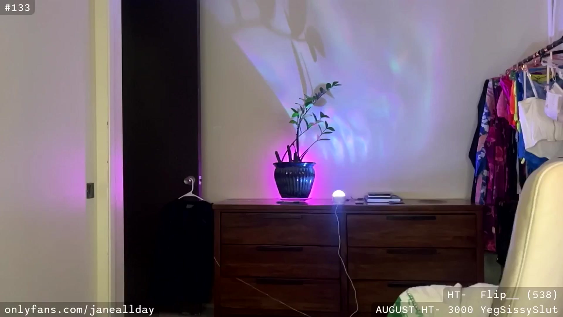 Gallery image thumbnail from JaneAllDay's myfreecams stream on, 08/26/2025, 06:29 image 15 of 20