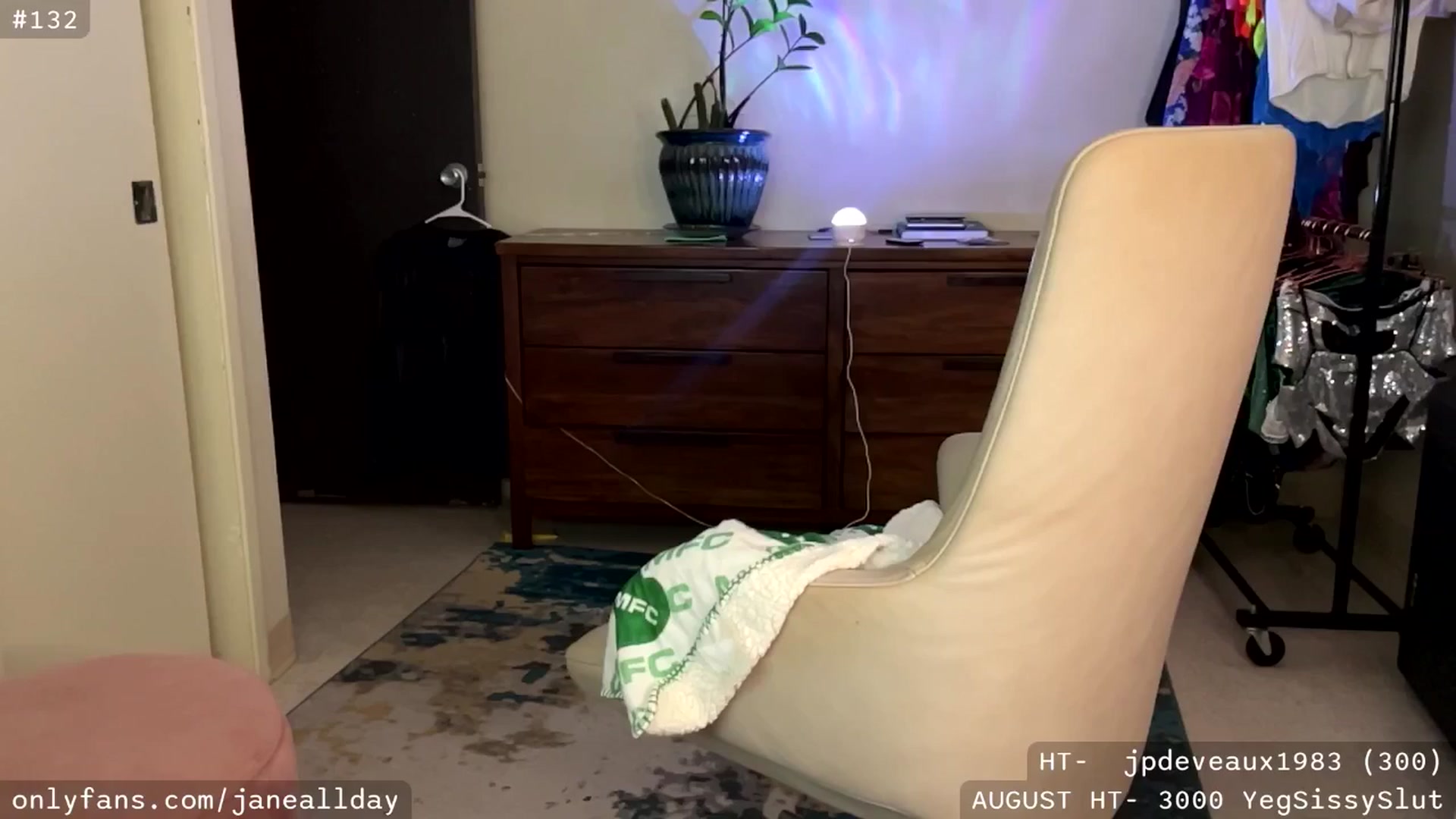 Gallery image thumbnail from JaneAllDay's myfreecams stream on, 08/29/2025, 05:53 image 7 of 20