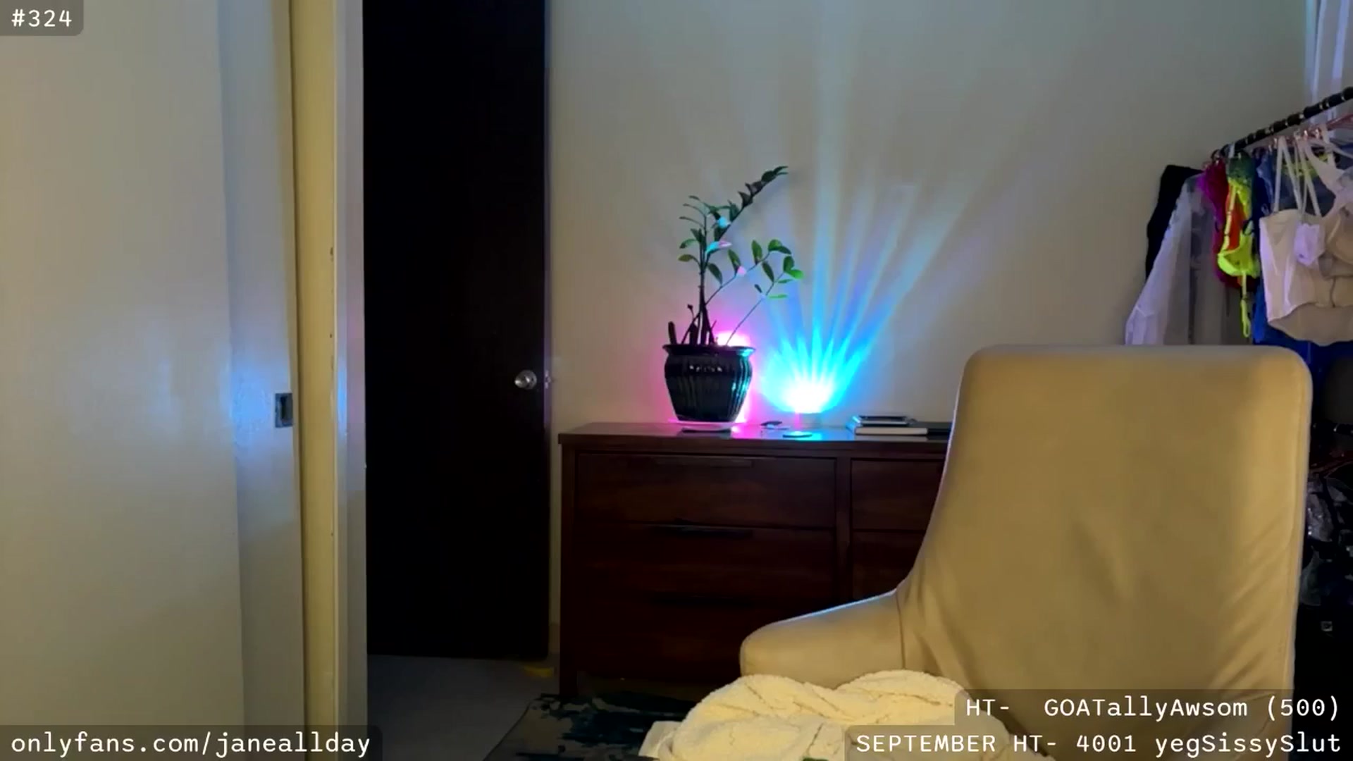 Gallery image thumbnail from JaneAllDay's myfreecams stream on, 09/24/2025, 06:35 image 5 of 20