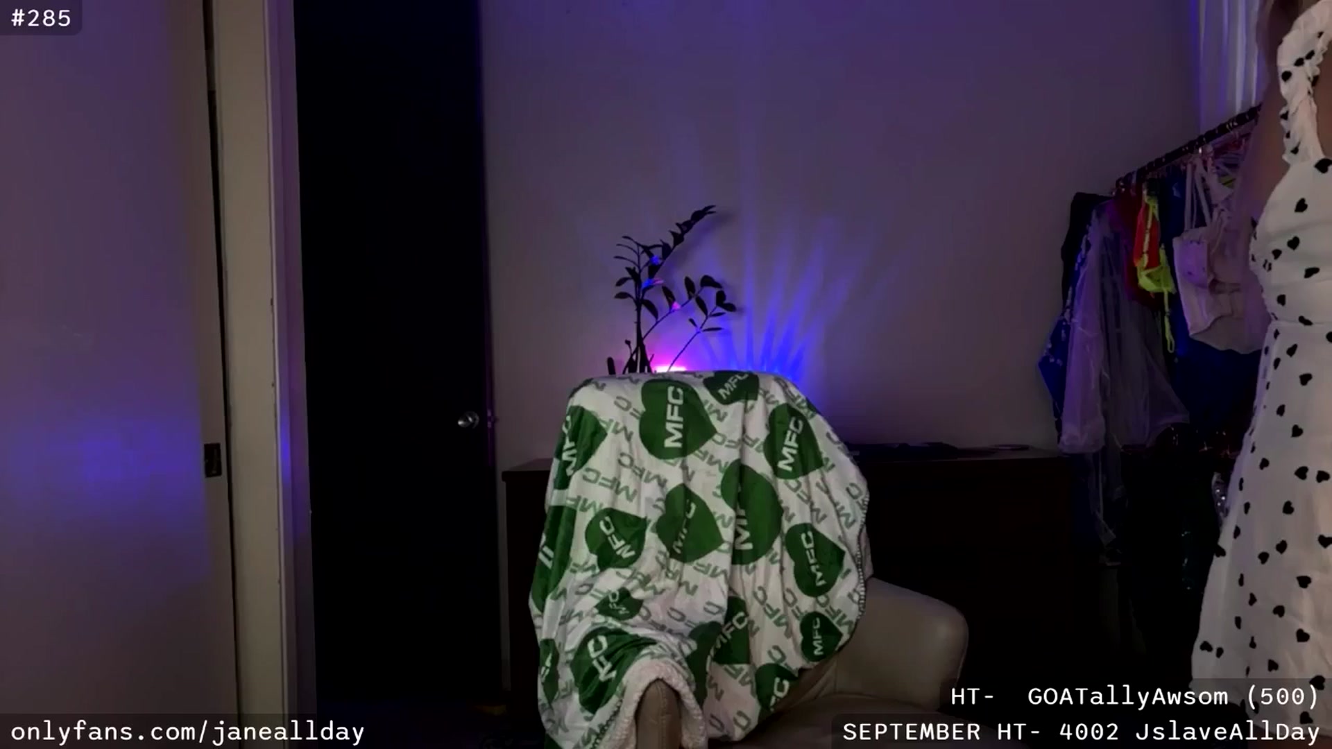 Gallery image thumbnail from JaneAllDay's myfreecams stream on, 09/26/2025, 05:47 image 6 of 20