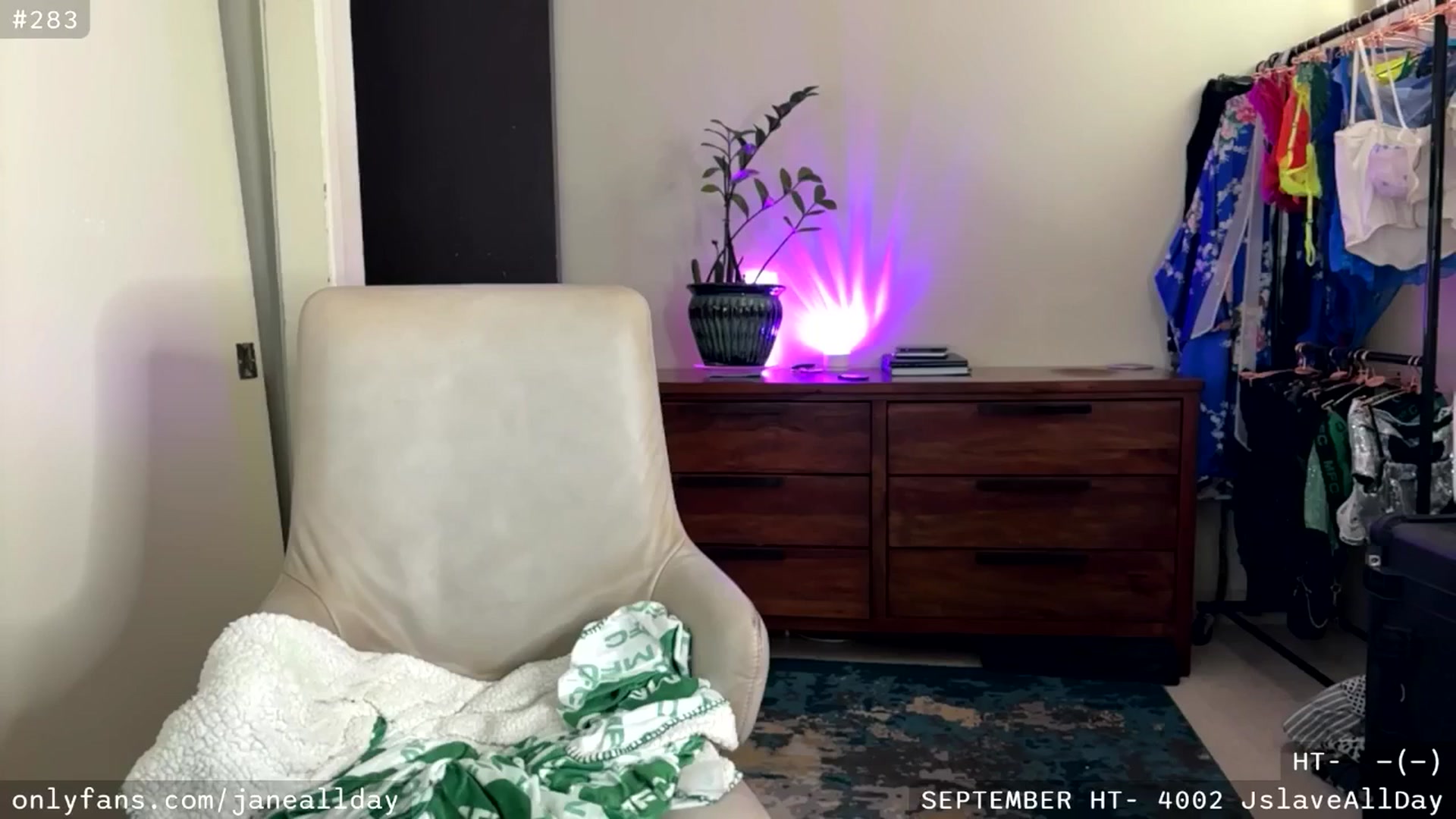 Gallery image thumbnail from JaneAllDay's myfreecams stream on, 09/27/2025, 03:59 image 1 of 20