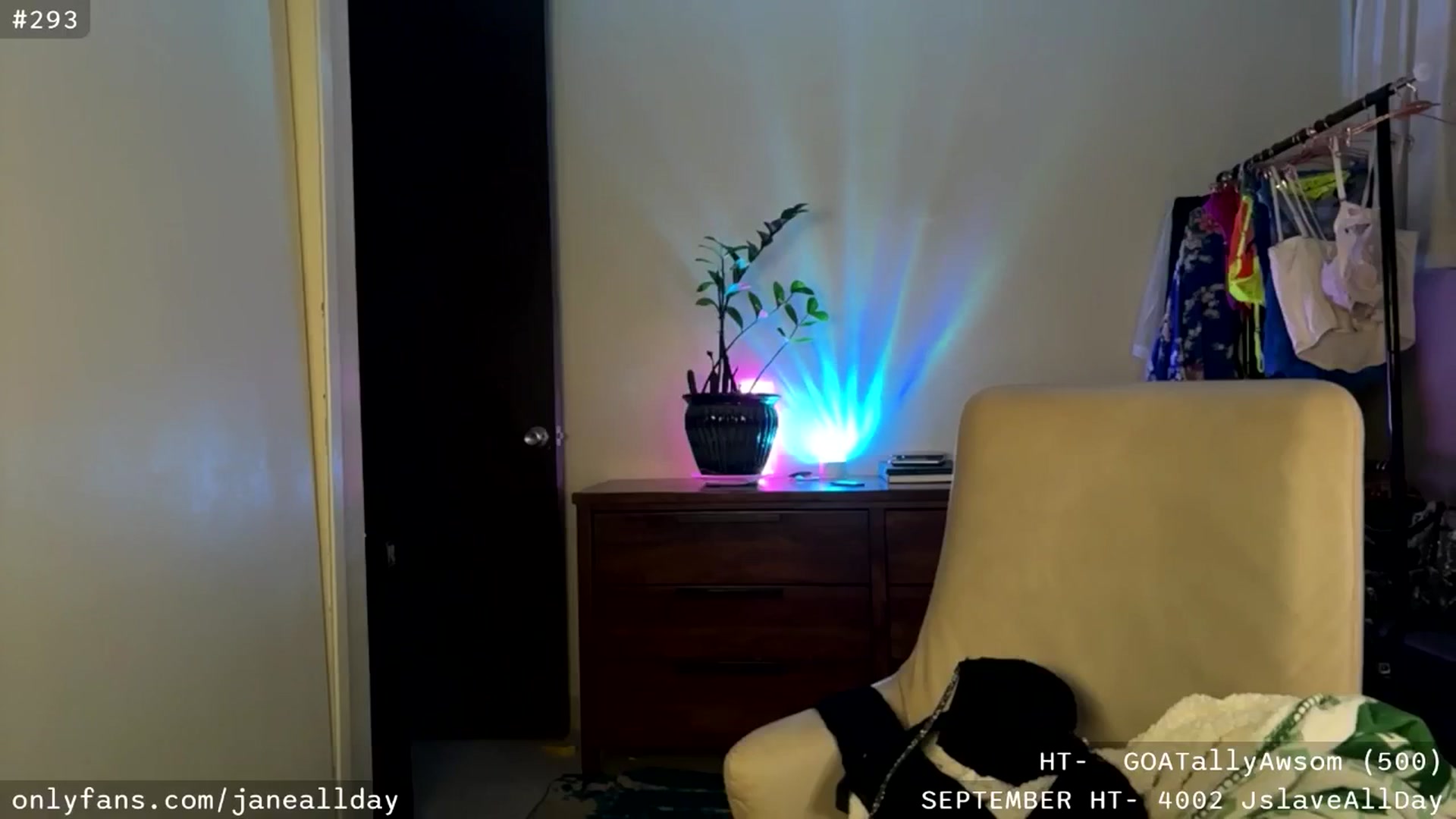 Gallery image thumbnail from JaneAllDay's myfreecams stream on, 09/28/2025, 07:09 image 10 of 20