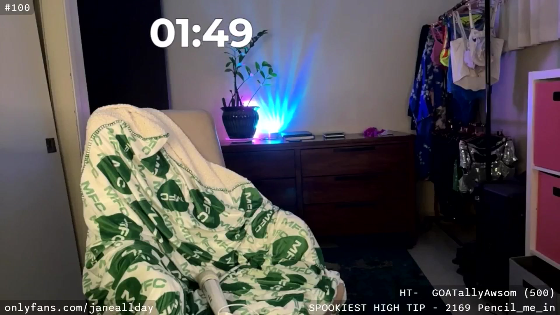 Gallery image thumbnail from JaneAllDay's myfreecams stream on, 10/05/2025, 07:06 image 12 of 20