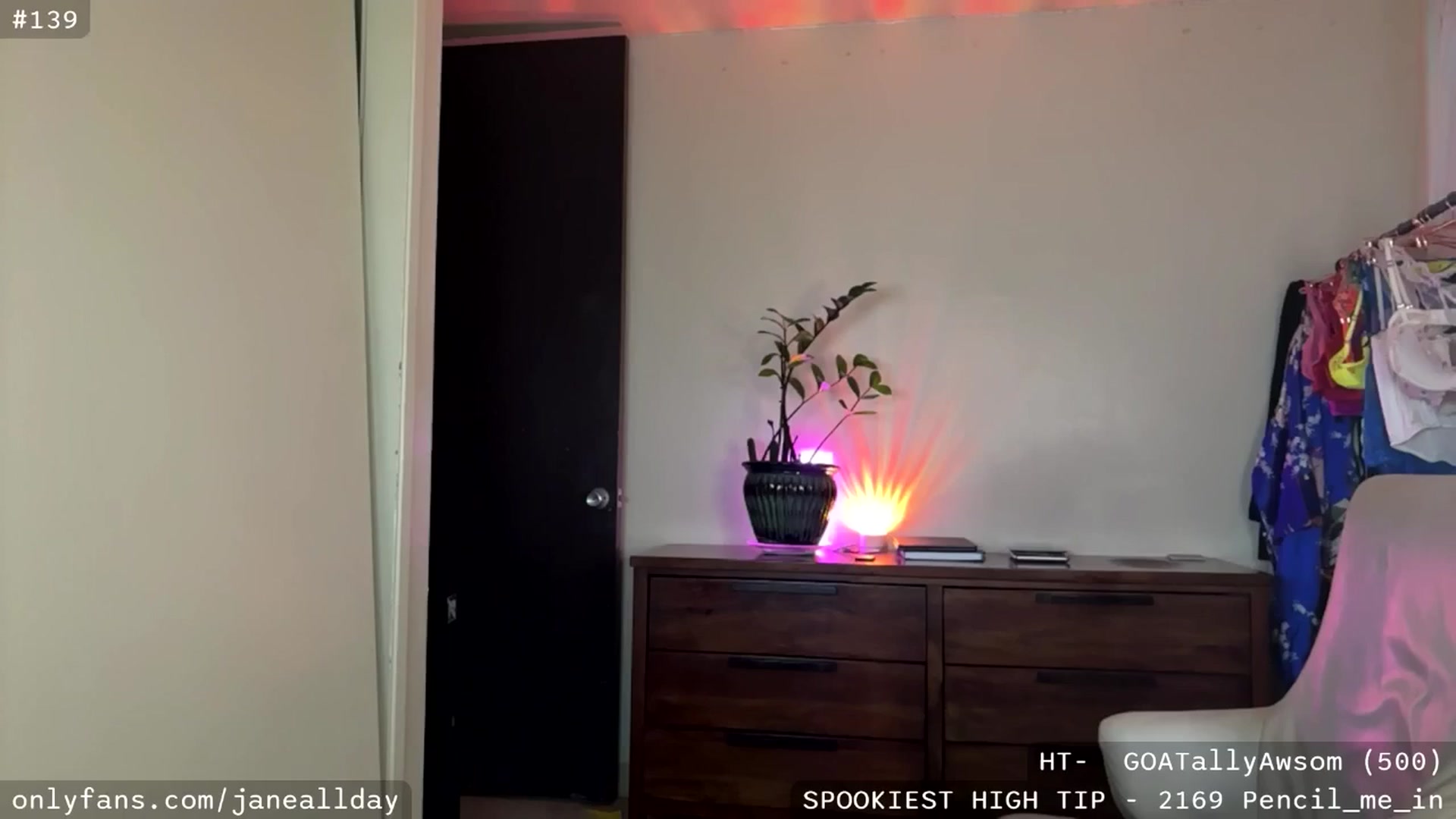 Gallery image thumbnail from JaneAllDay's myfreecams stream on, 10/08/2025, 05:43 image 6 of 20