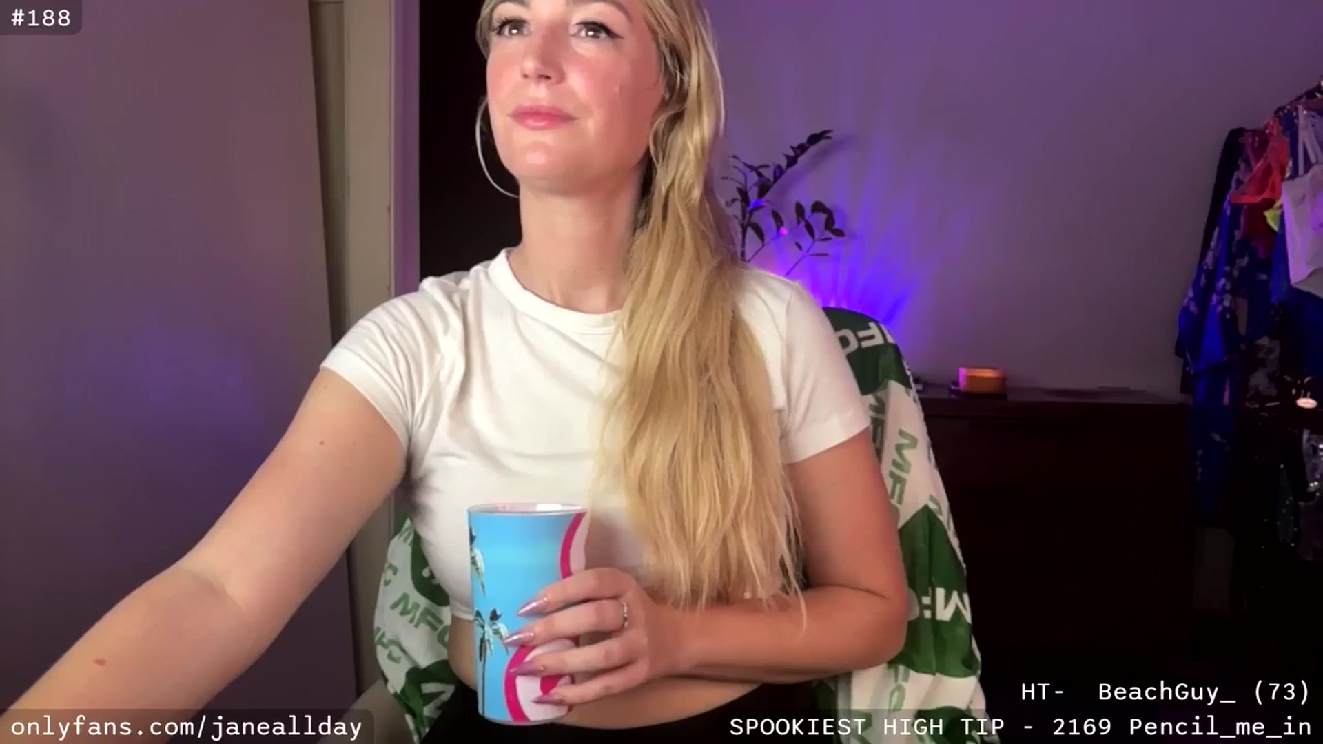Gallery image thumbnail from JaneAllDay's myfreecams stream on, 10/14/2025, 05:42 image 1 of 20