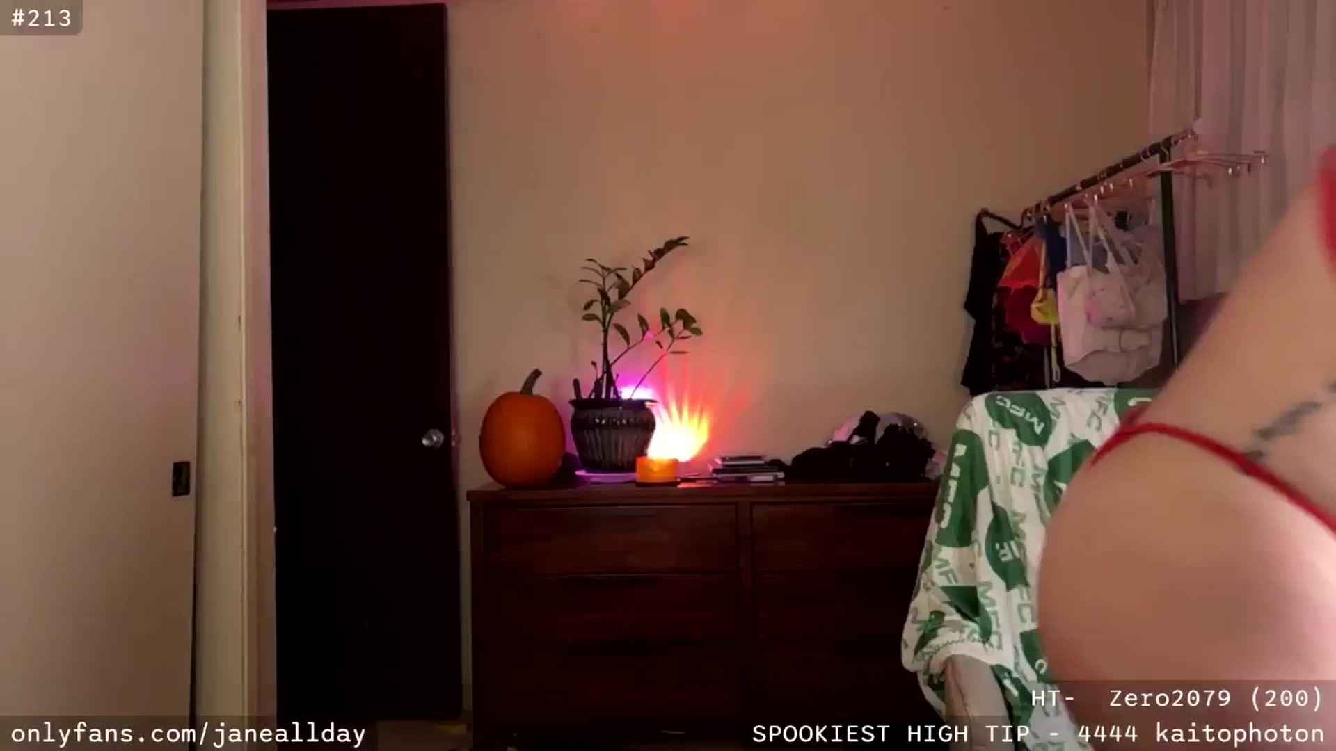 Gallery image thumbnail from JaneAllDay's myfreecams stream on, 10/31/2025, 06:09 image 9 of 20