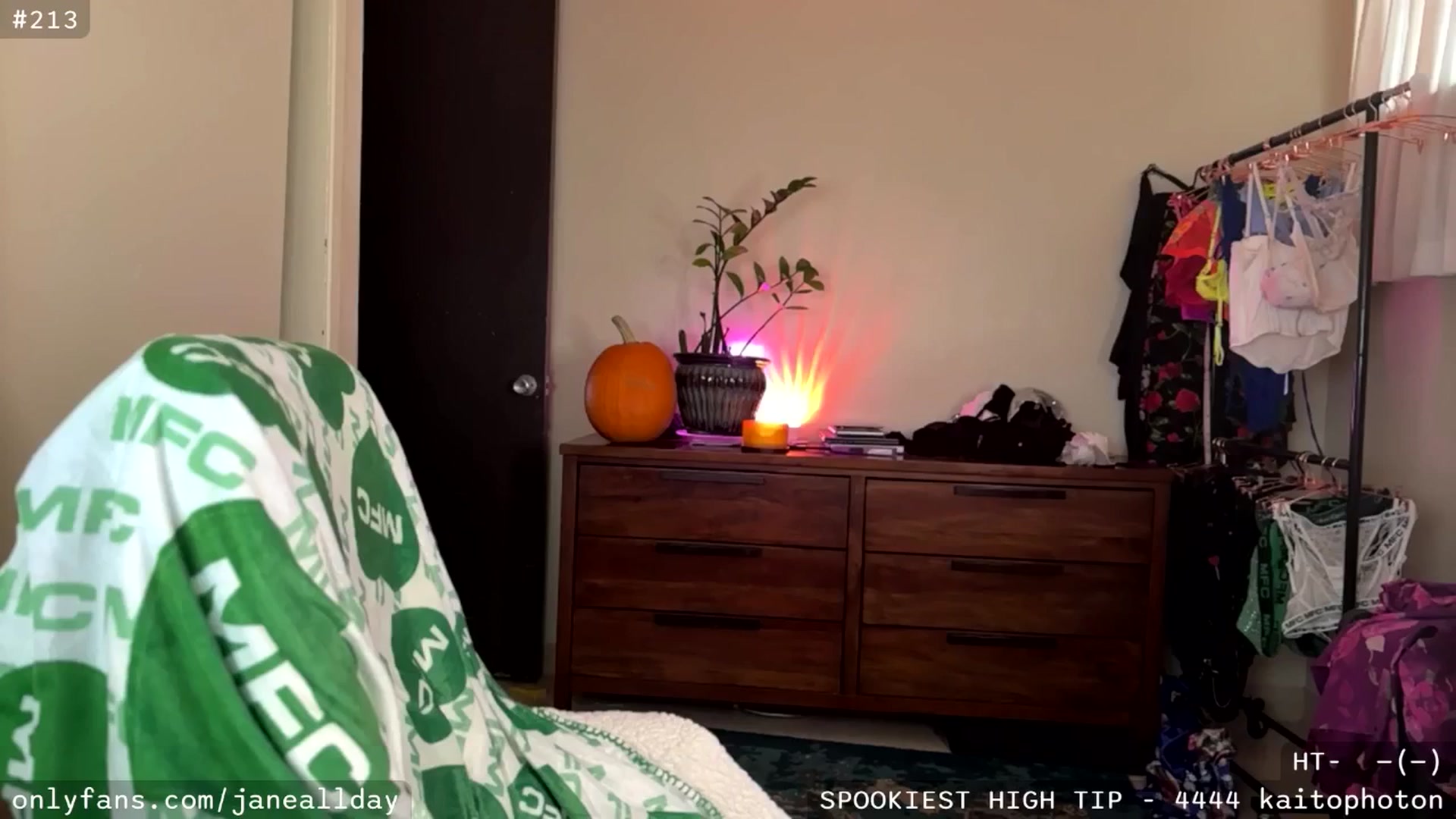Gallery image thumbnail from JaneAllDay's myfreecams stream on, 10/31/2025, 06:09 image 2 of 20