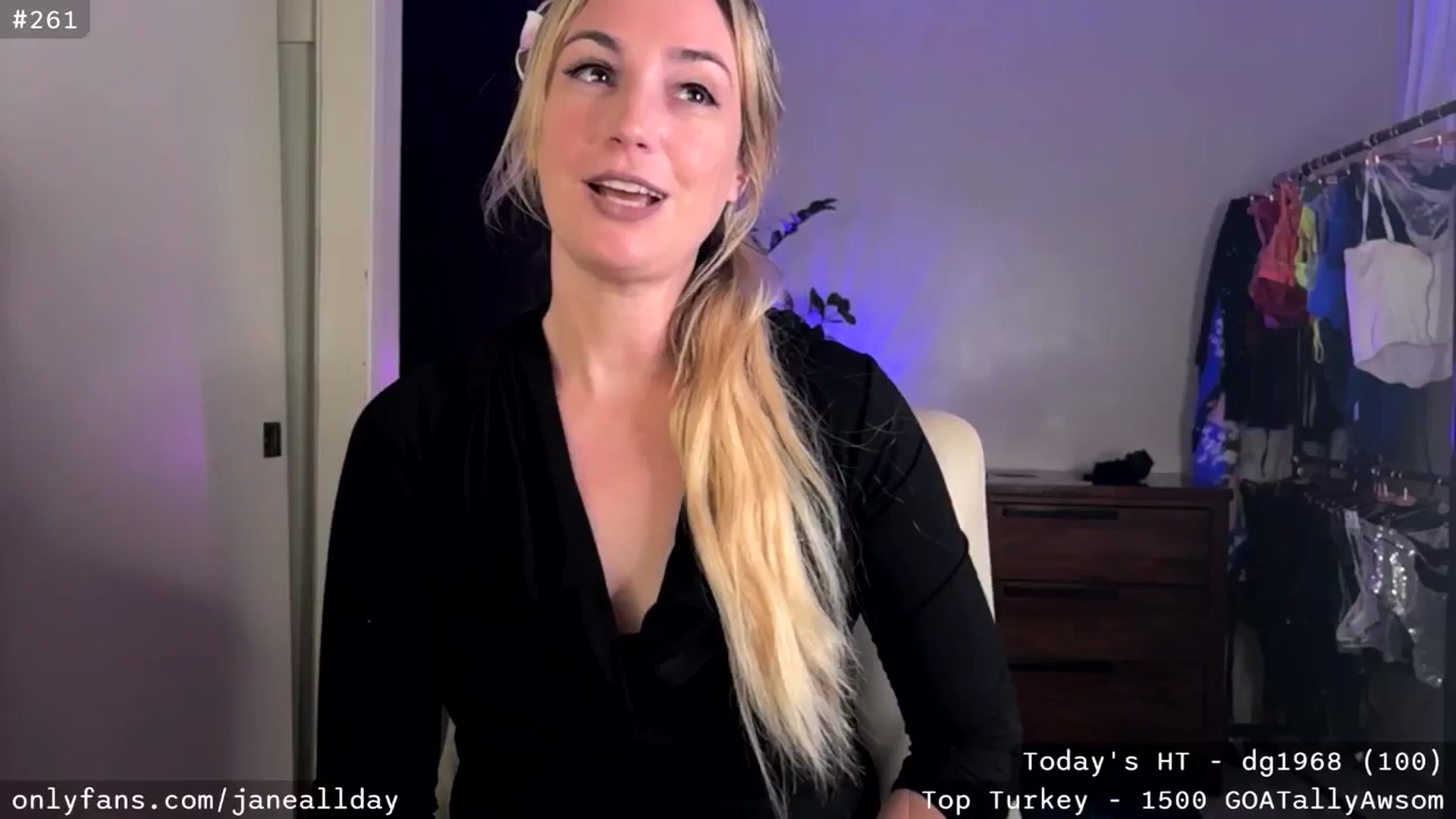 Gallery image thumbnail from JaneAllDay's myfreecams stream on, 11/23/2025, 06:22 image 8 of 20