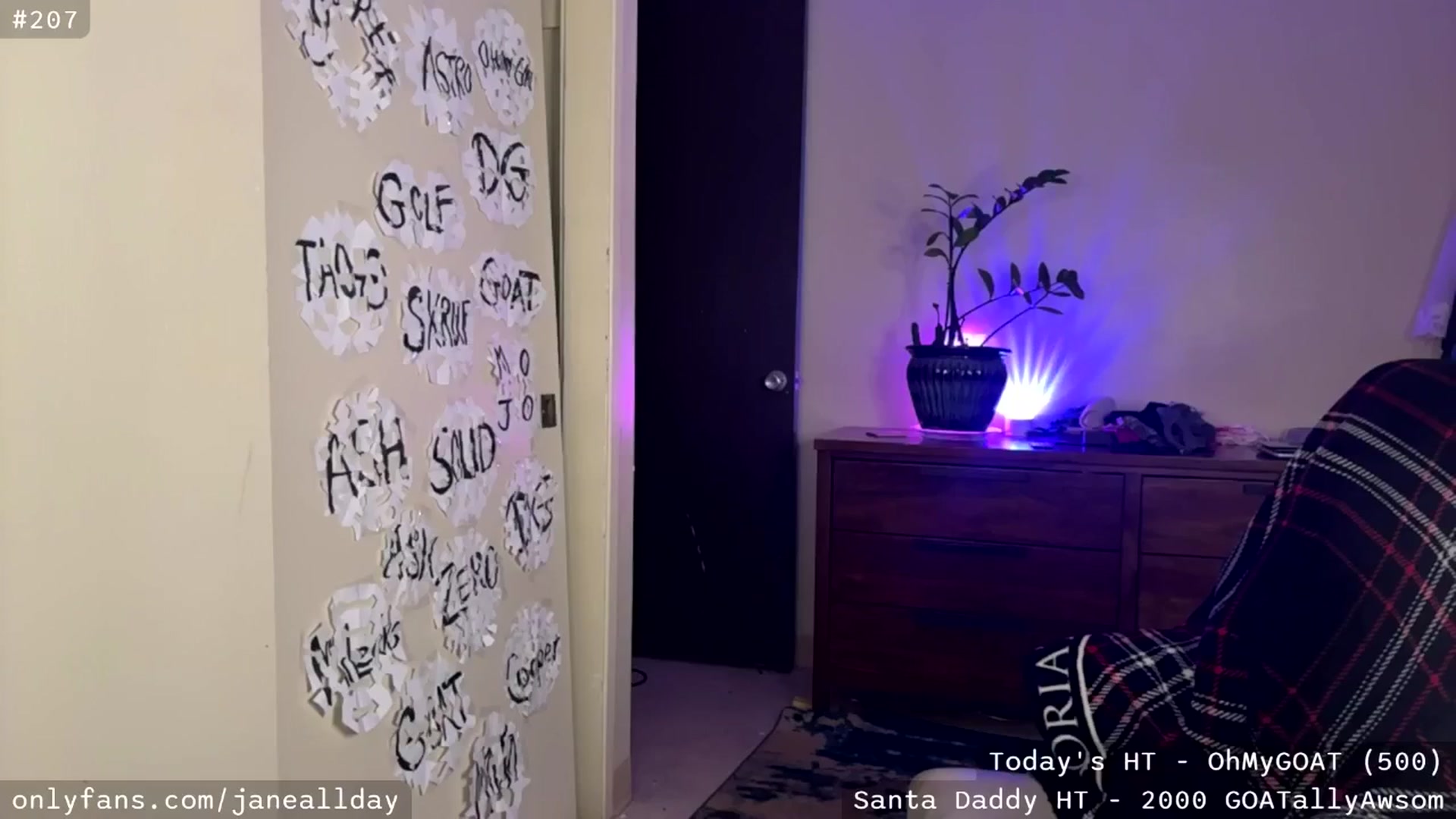 Gallery image thumbnail from JaneAllDay's myfreecams stream on, 12/24/2025, 06:32 image 8 of 20