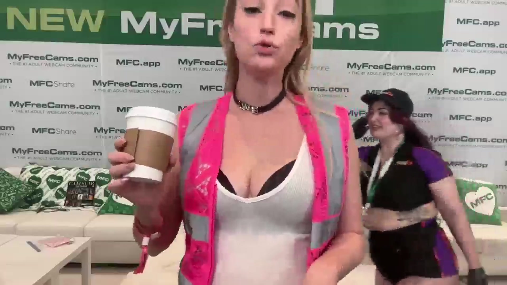 Gallery image thumbnail from JaneAllDay's myfreecams stream on, 01/22/2026, 24:58 image 3 of 20