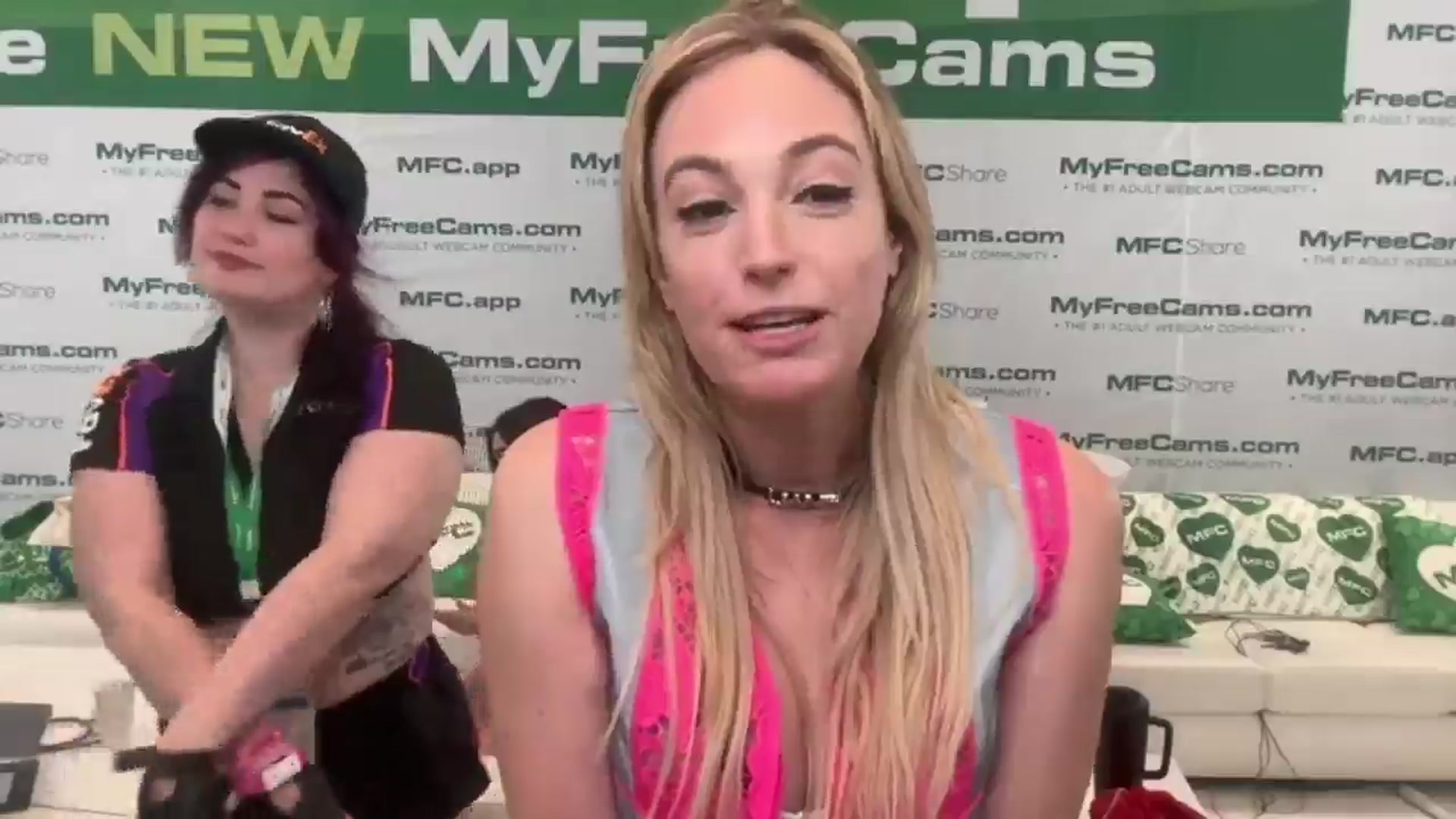 Gallery image thumbnail from JaneAllDay's myfreecams stream on, 01/22/2026, 24:58 image 10 of 20