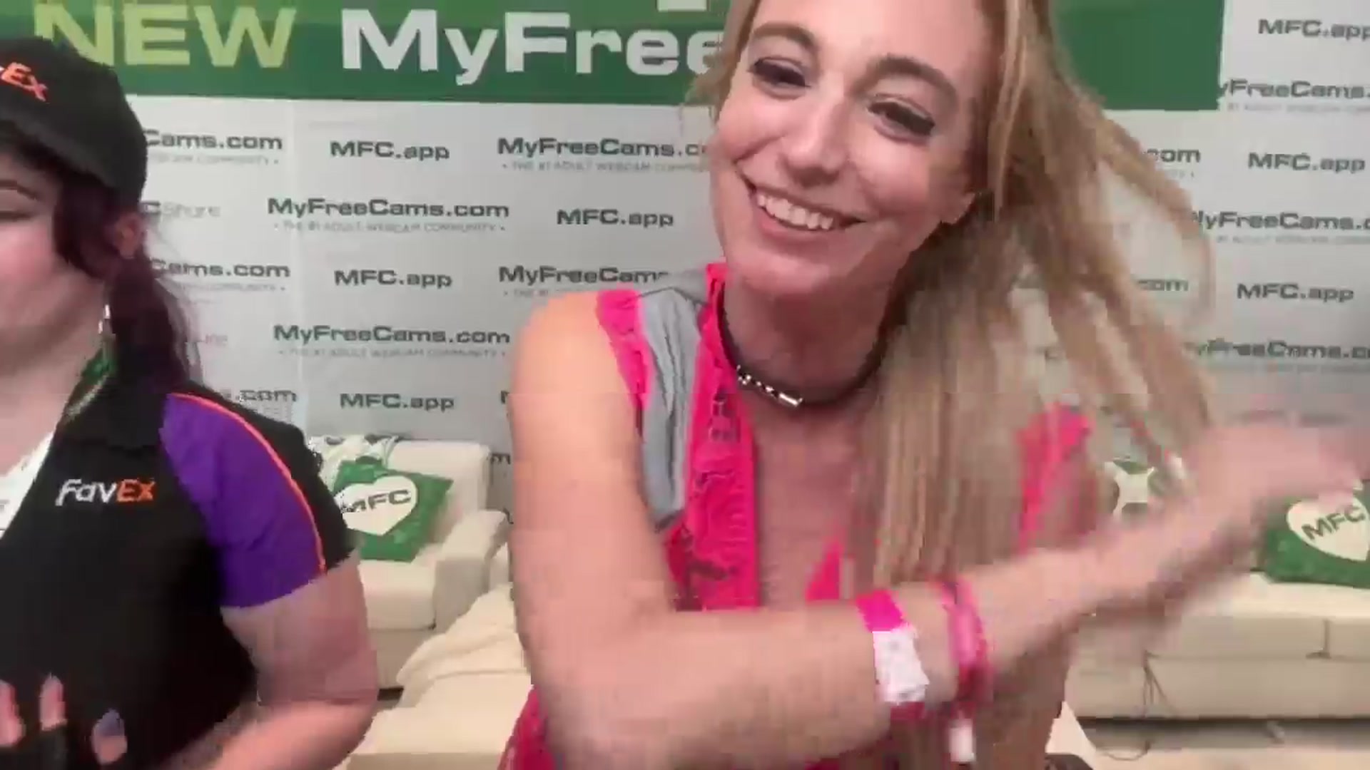 Gallery image thumbnail from JaneAllDay's myfreecams stream on, 01/22/2026, 24:58 image 14 of 20