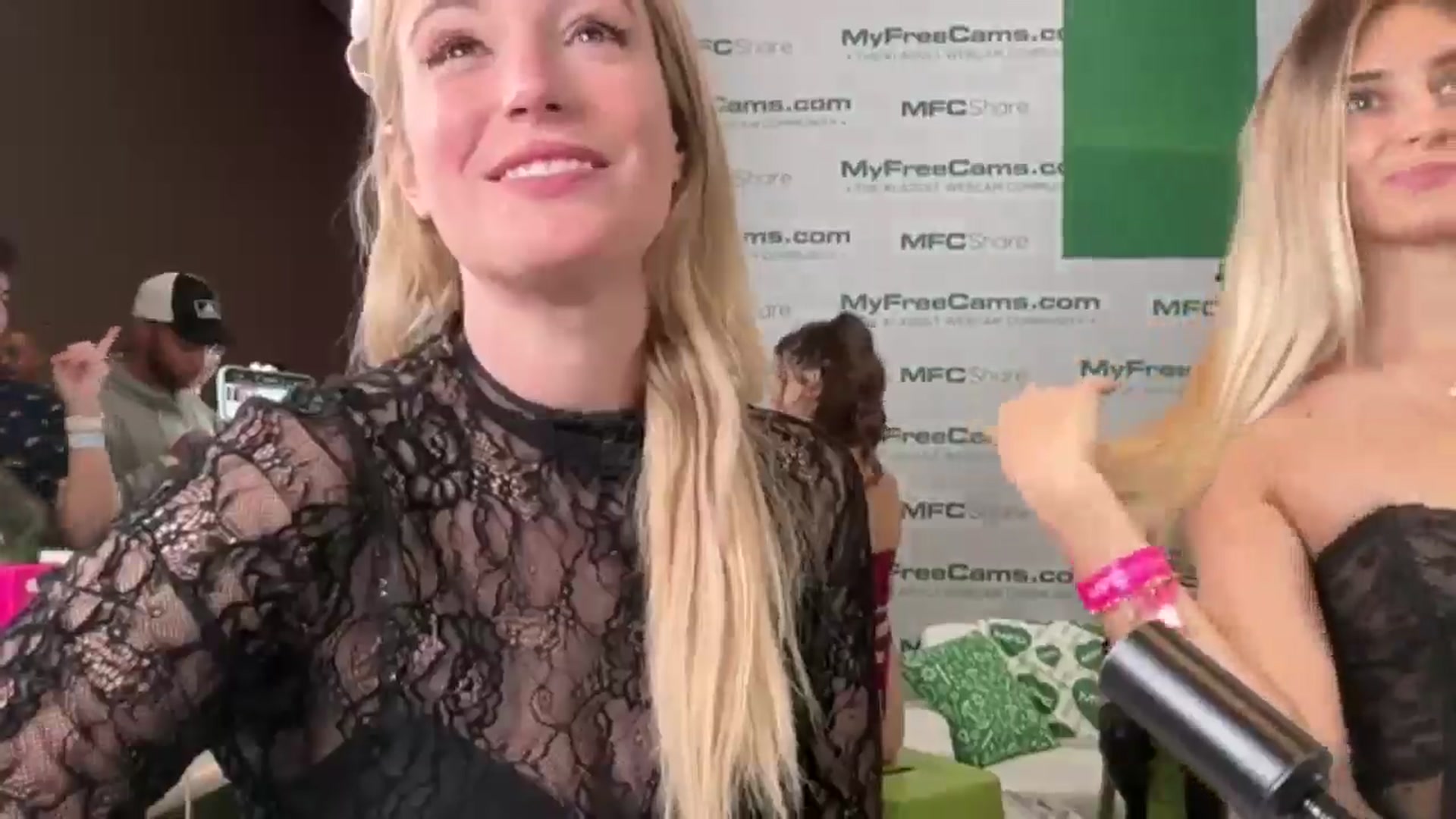 Gallery image thumbnail from JaneAllDay's myfreecams stream on, 01/24/2026, 01:03 image 17 of 20