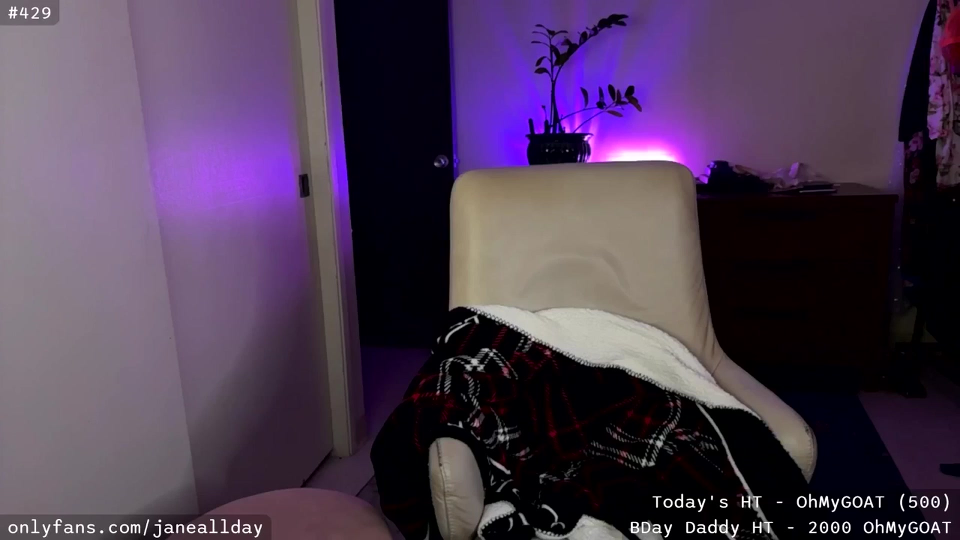 Gallery image thumbnail from JaneAllDay's myfreecams stream on, 02/01/2026, 07:27 image 8 of 20