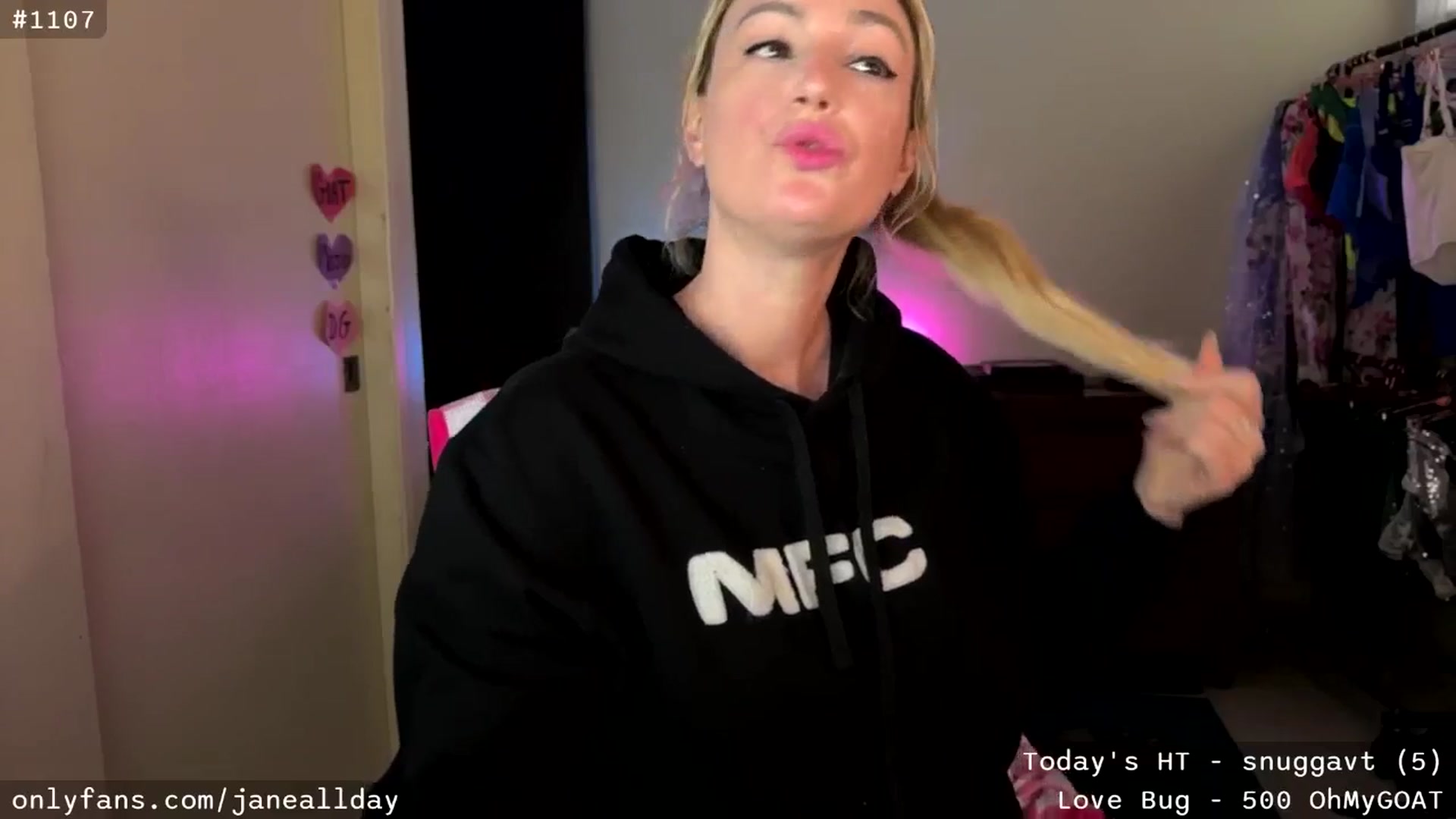 Gallery image thumbnail from JaneAllDay's myfreecams stream on, 02/05/2026, 04:21 image 17 of 20