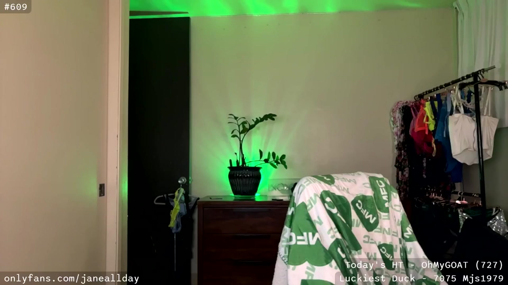 Gallery image thumbnail from JaneAllDay's myfreecams stream on, 03/25/2026, 05:21 image 18 of 20