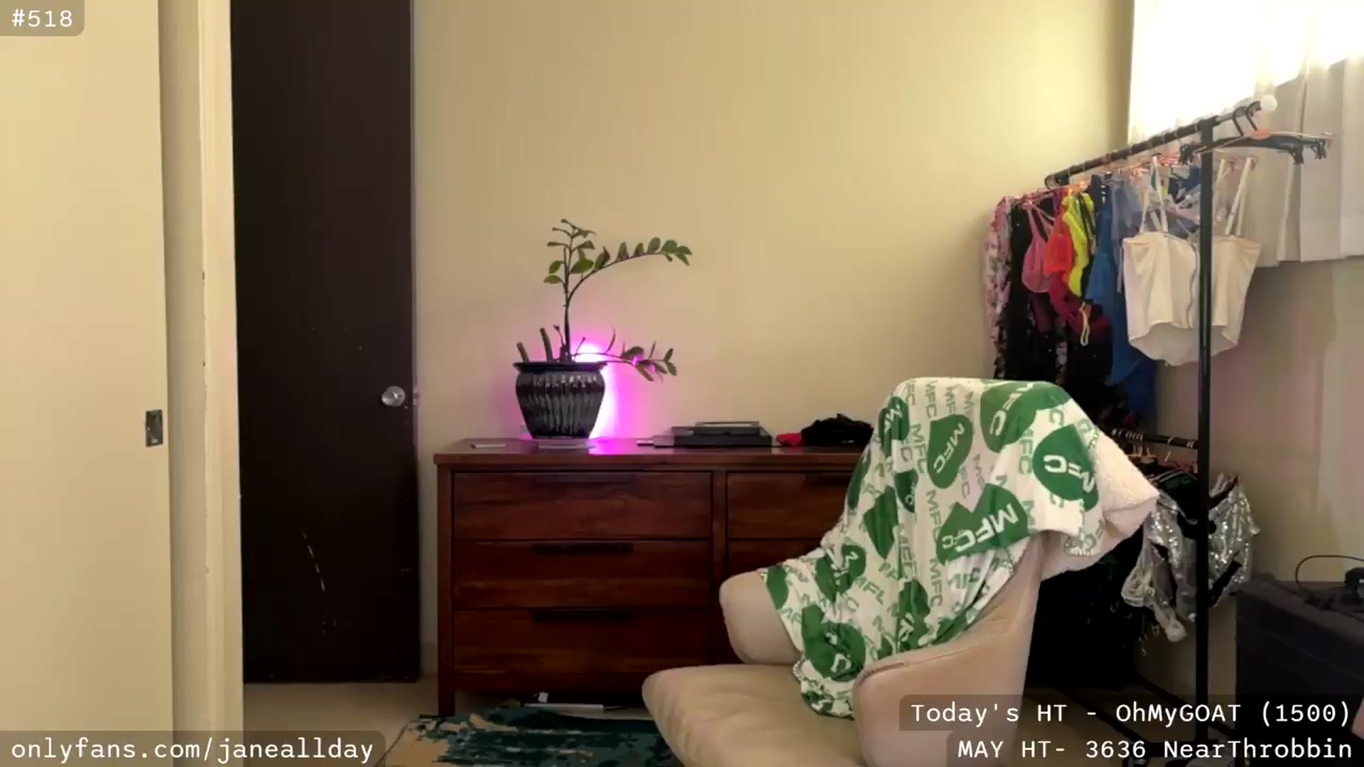 Gallery image thumbnail from JaneAllDay's myfreecams stream on, 05/11/2026, 04:28 image 19 of 20