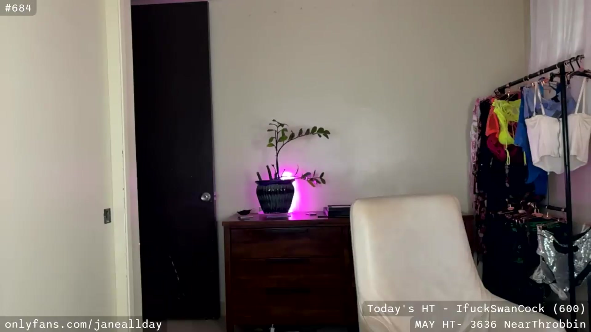 Gallery image thumbnail from JaneAllDay's myfreecams stream on, 05/26/2026, 06:10 image 12 of 20