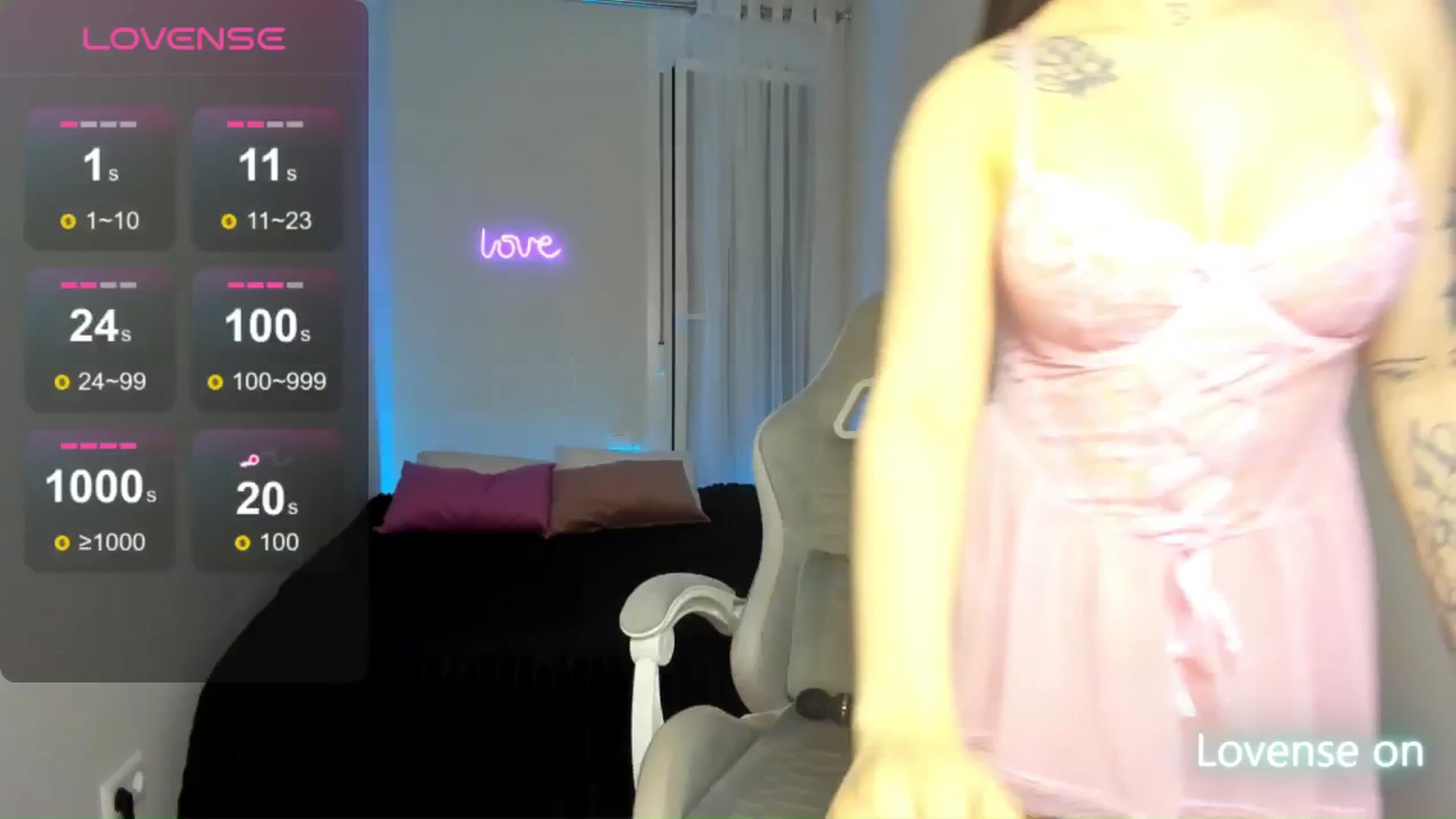 Gallery image thumbnail from JaneBaker's myfreecams stream on, 04/25/2026, 24:32 image 11 of 20