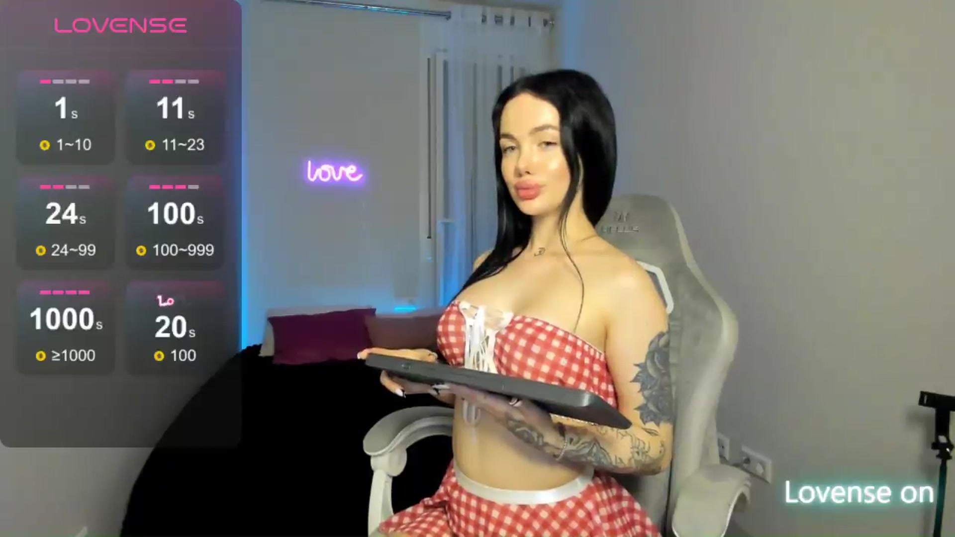 Gallery image thumbnail from JaneBaker's myfreecams stream on, 05/13/2026, 02:49 image 15 of 20