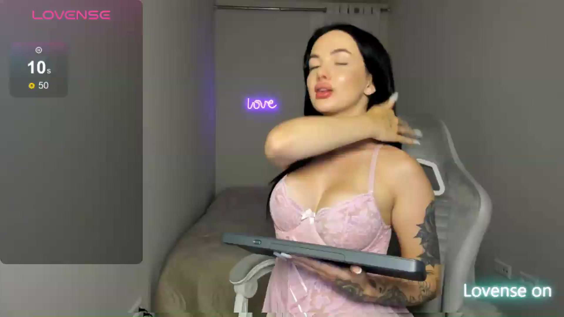 Gallery image thumbnail from JaneBaker's myfreecams stream on, 08/05/2026, 02:12 image 13 of 20