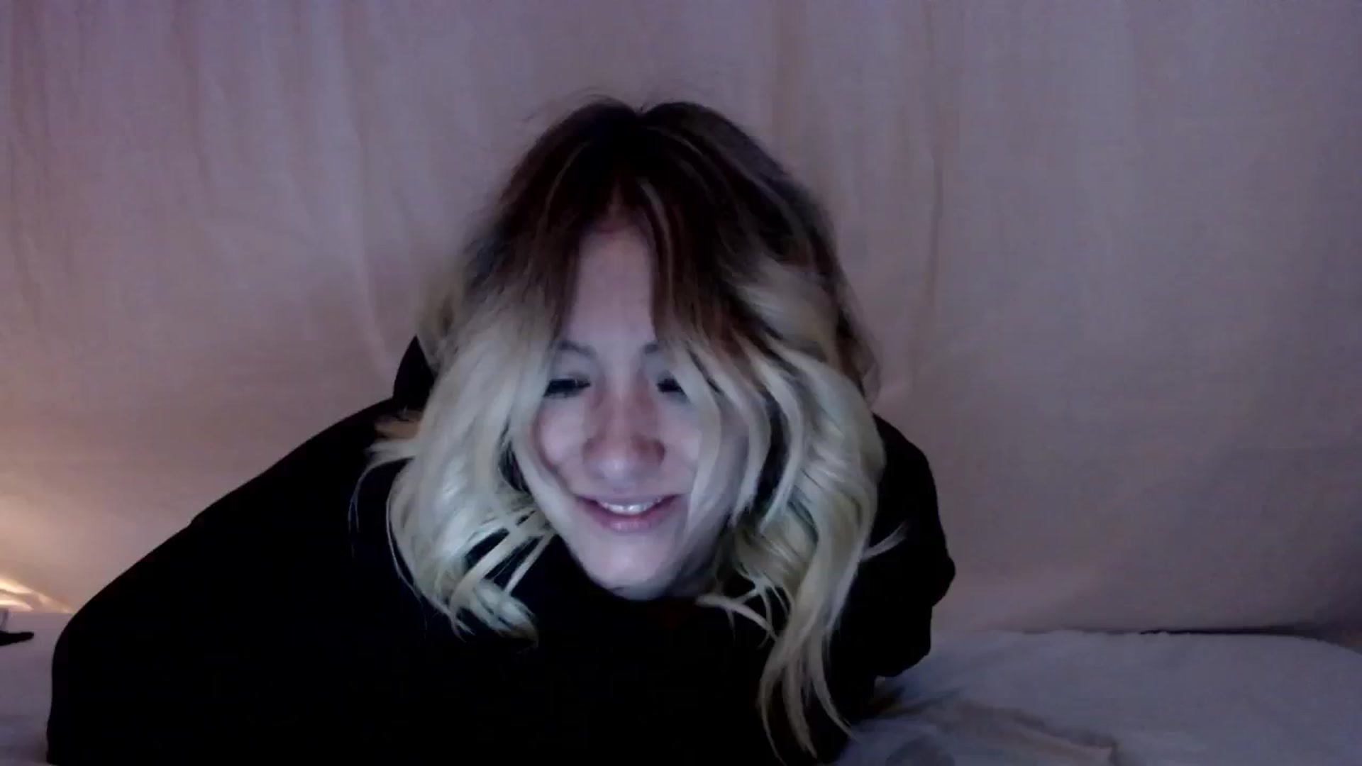 Gallery image thumbnail from JaneBlow's myfreecams stream on, 02/14/2025, 10:42 image 17 of 20