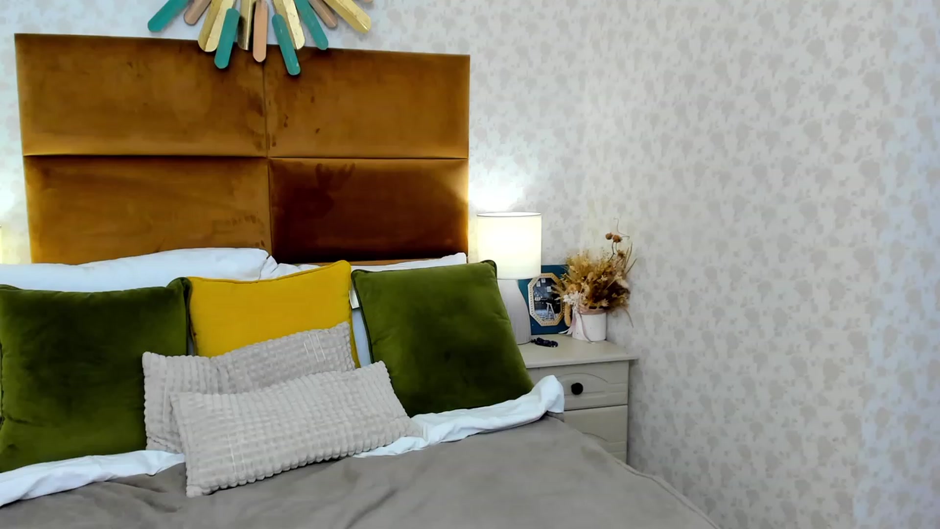 Gallery image thumbnail from JaneBrown's myfreecams stream on, 08/16/2023, 14:40 image 14 of 20