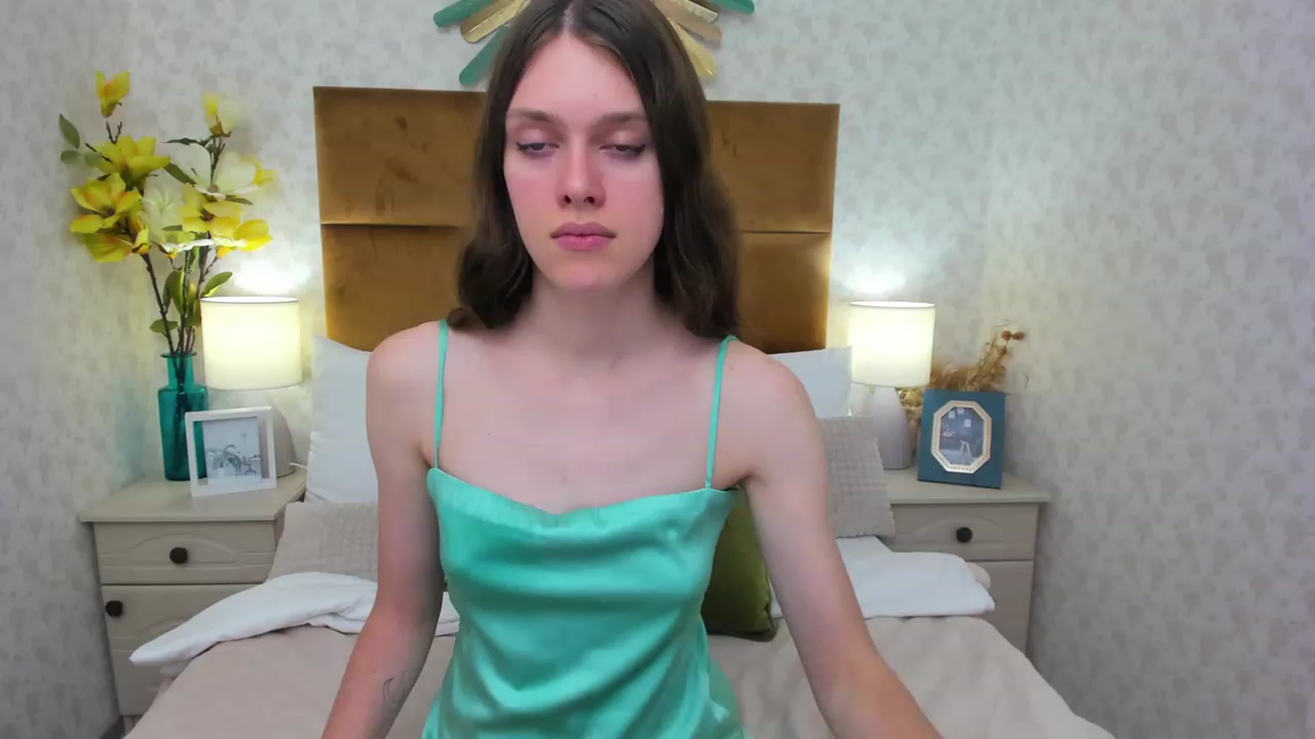 Gallery image thumbnail from JaneBrown's myfreecams stream on, 10/08/2023, 17:22 image 4 of 20