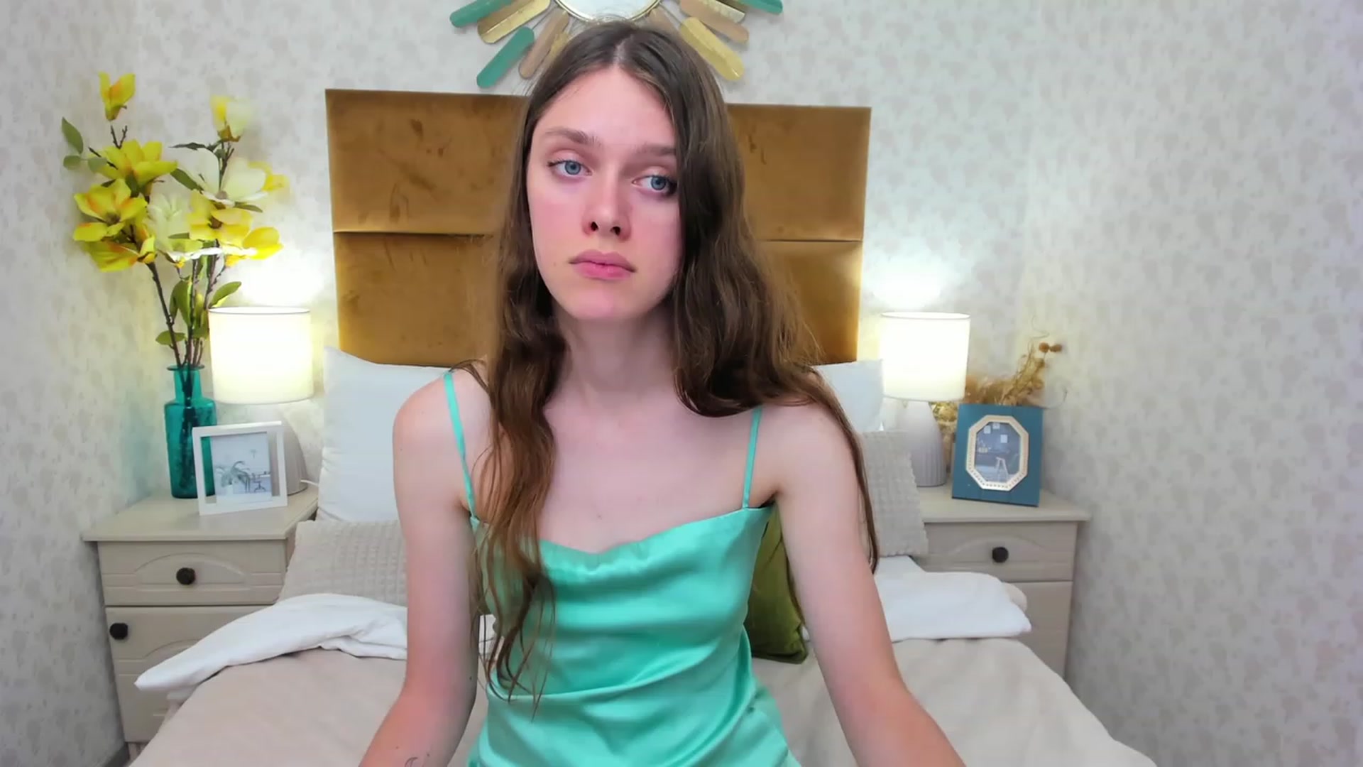 Gallery image thumbnail from JaneBrown's myfreecams stream on, 10/08/2023, 17:22 image 2 of 20