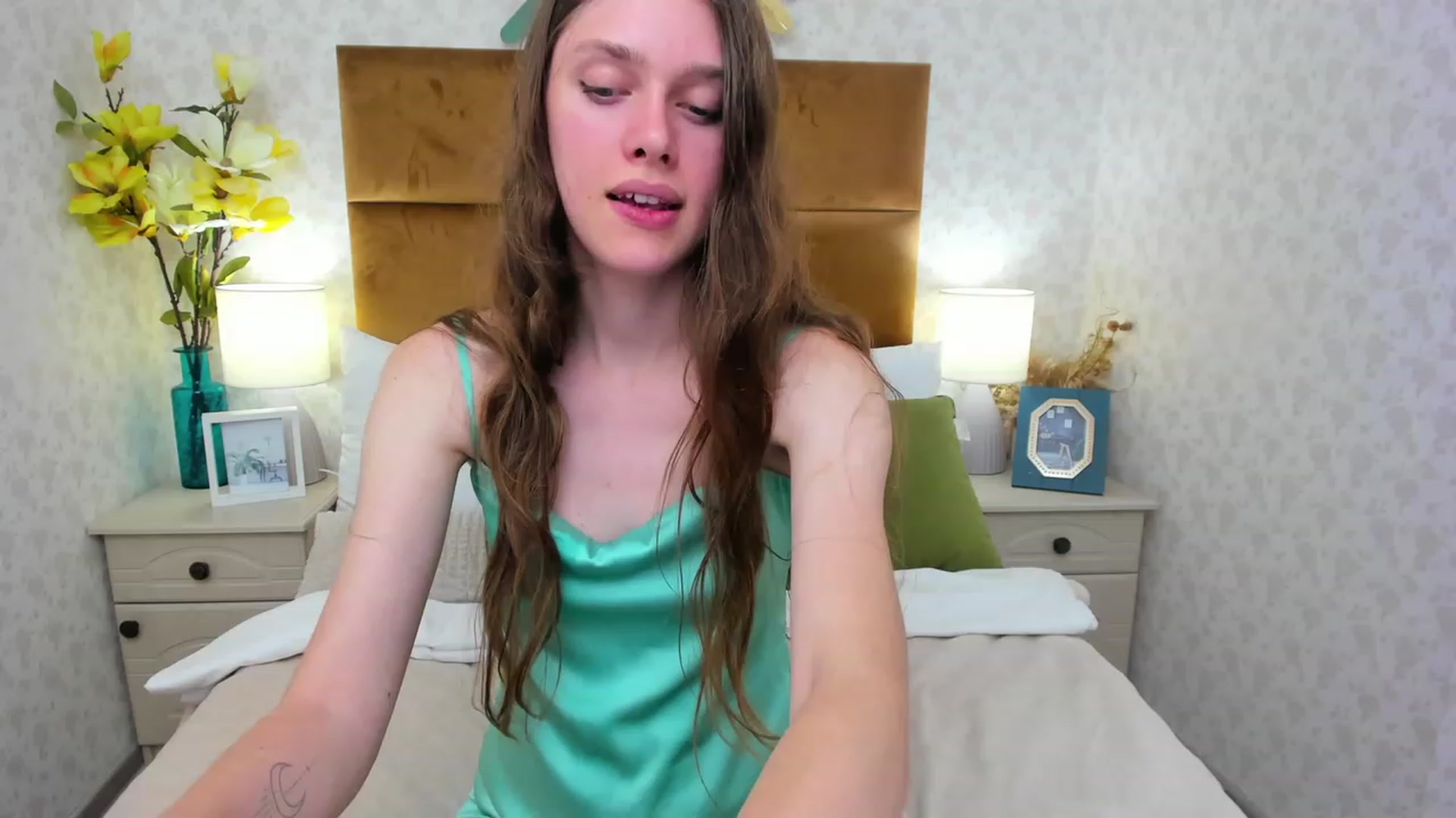 Gallery image thumbnail from JaneBrown's myfreecams stream on, 10/08/2023, 17:22 image 13 of 20
