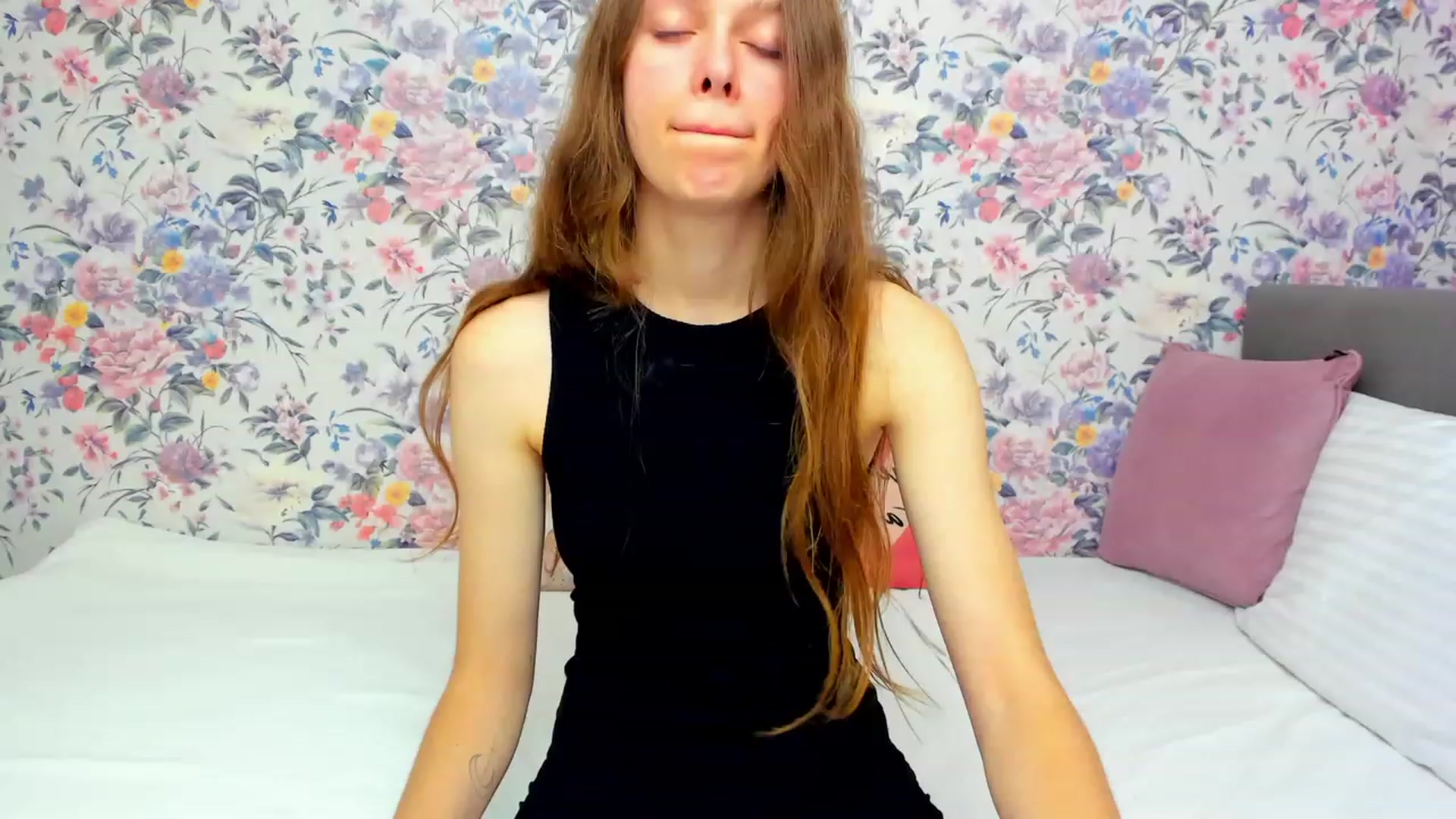 Gallery image thumbnail from JaneBrown's myfreecams stream on, 10/20/2023, 12:57 image 16 of 20