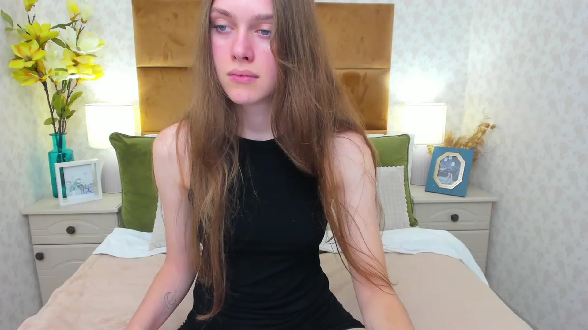 Gallery image thumbnail from JaneBrown's myfreecams stream on, 11/10/2023, 13:57 image 10 of 20