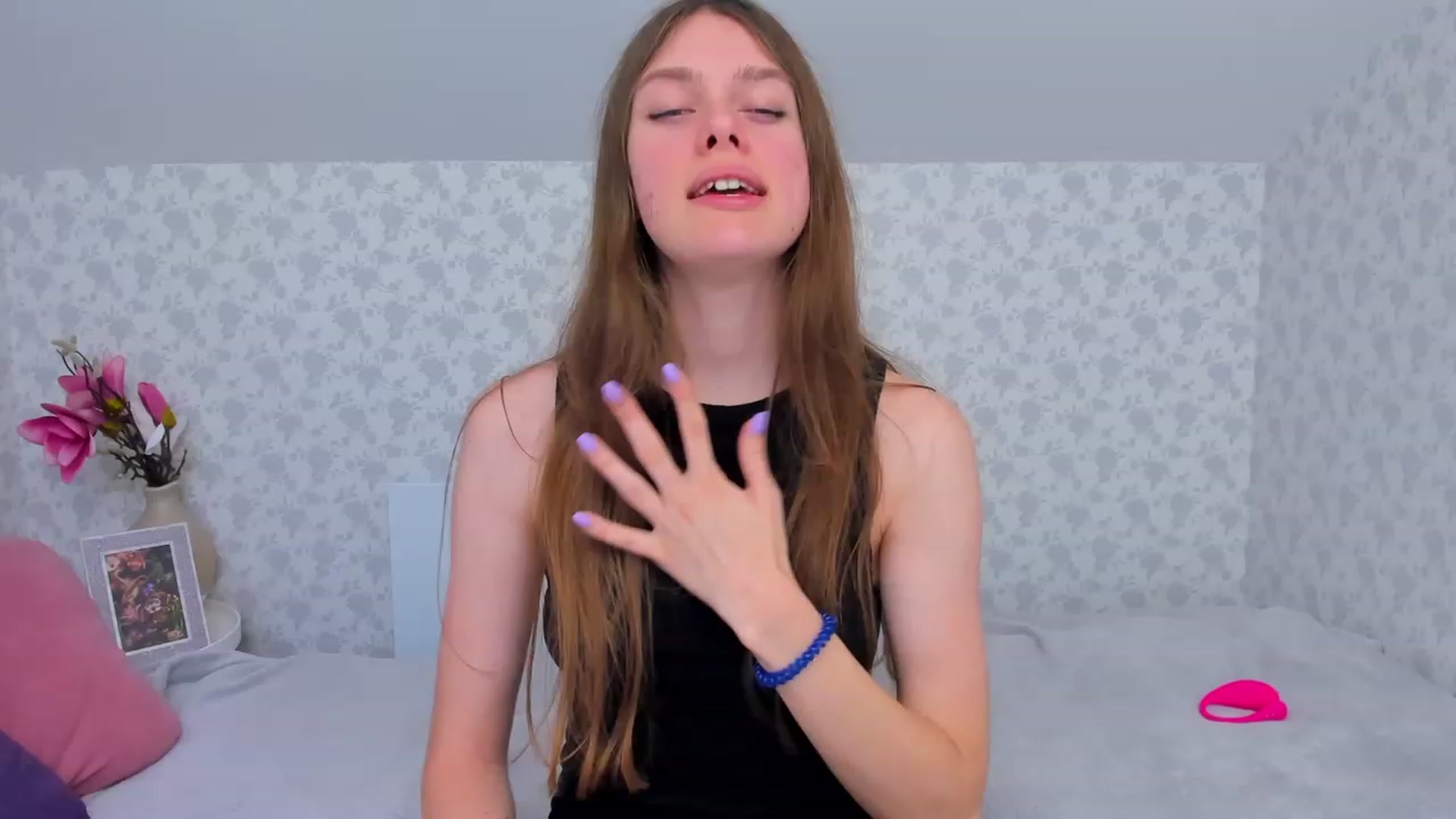Gallery image thumbnail from JaneBrown's myfreecams stream on, 11/22/2023, 14:19 image 3 of 20
