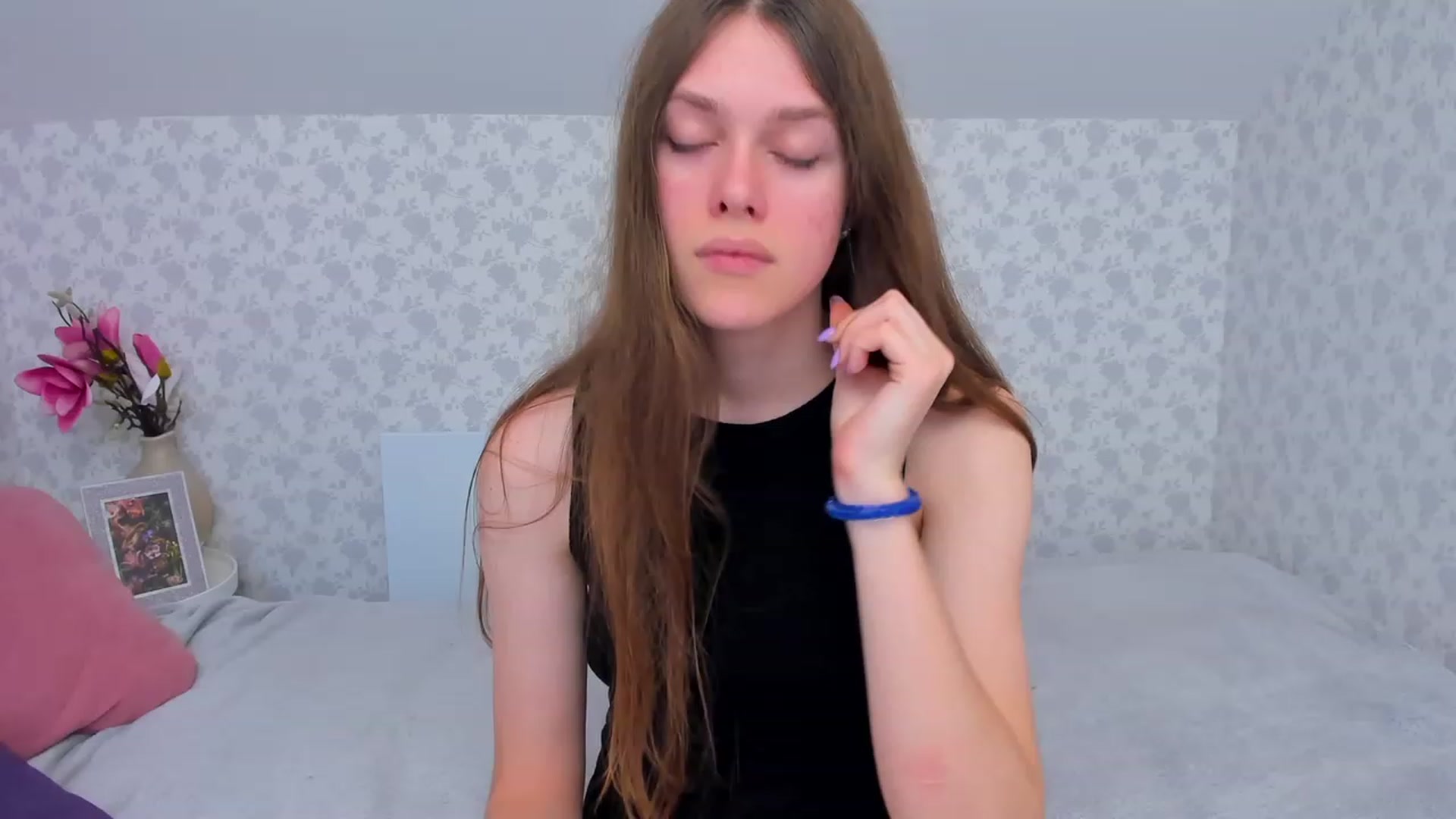 Gallery image thumbnail from JaneBrown's myfreecams stream on, 11/22/2023, 16:03 image 3 of 20