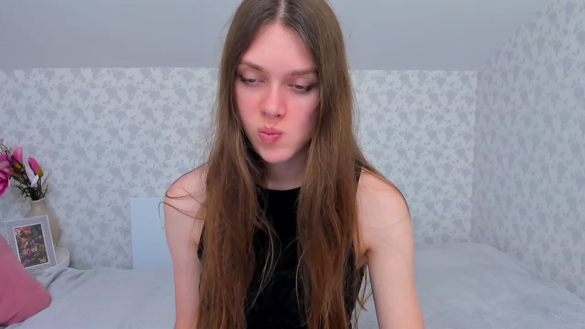Gallery image thumbnail from JaneBrown's myfreecams stream on, 11/22/2023, 17:25 image 7 of 20