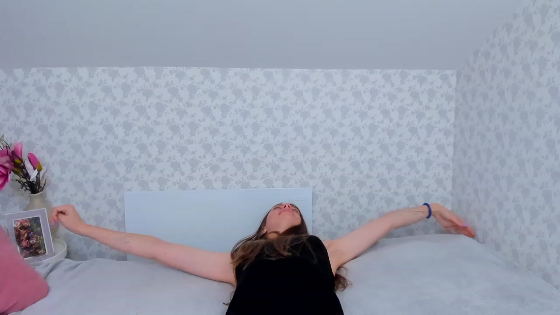 Gallery image thumbnail from JaneBrown's myfreecams stream on, 11/22/2023, 17:25 image 9 of 20