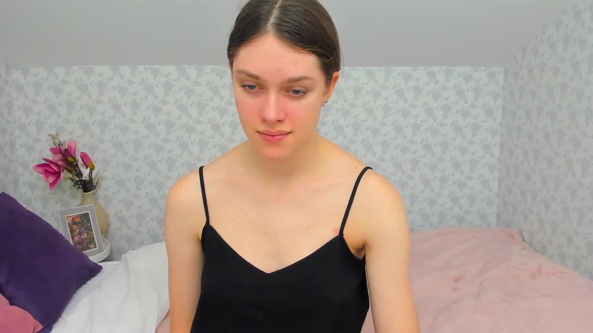 Gallery image thumbnail from JaneBrown's myfreecams stream on, 12/03/2023, 14:21 image 3 of 20