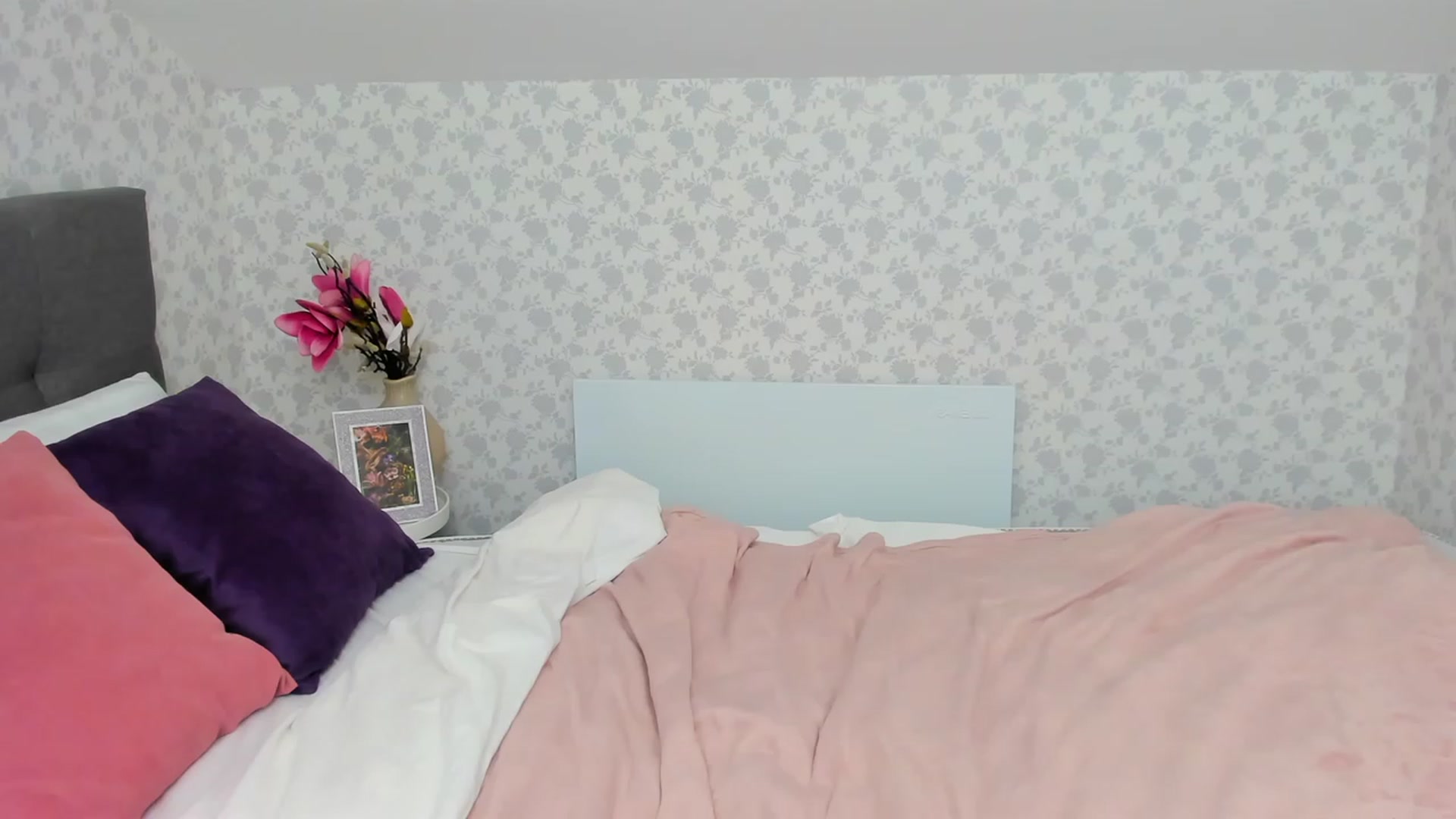 Gallery image thumbnail from JaneBrown's myfreecams stream on, 12/03/2023, 16:15 image 9 of 20