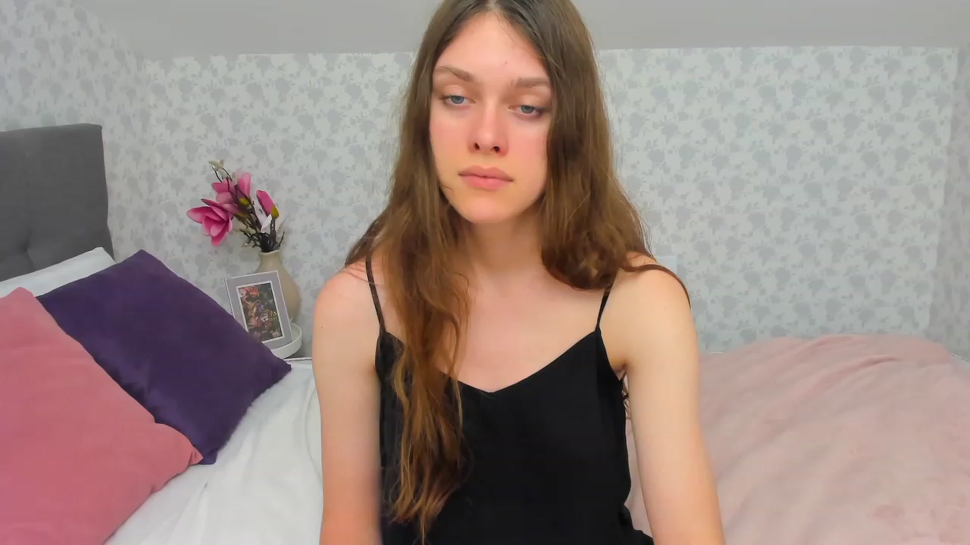 Gallery image thumbnail from JaneBrown's myfreecams stream on, 12/03/2023, 16:15 image 3 of 20