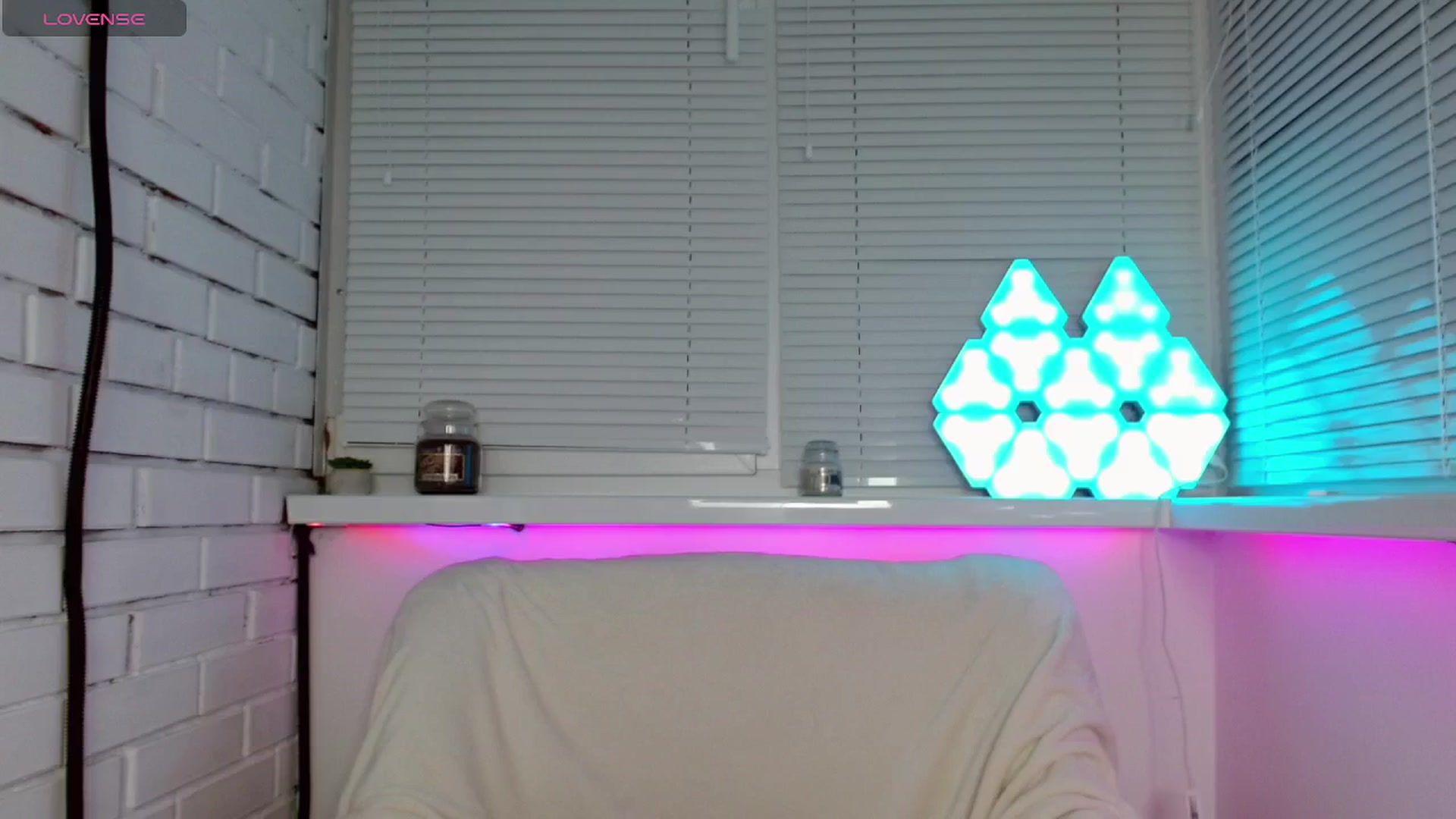 Gallery image thumbnail from JaneJer's myfreecams stream on, 05/07/2025, 24:04 image 11 of 20