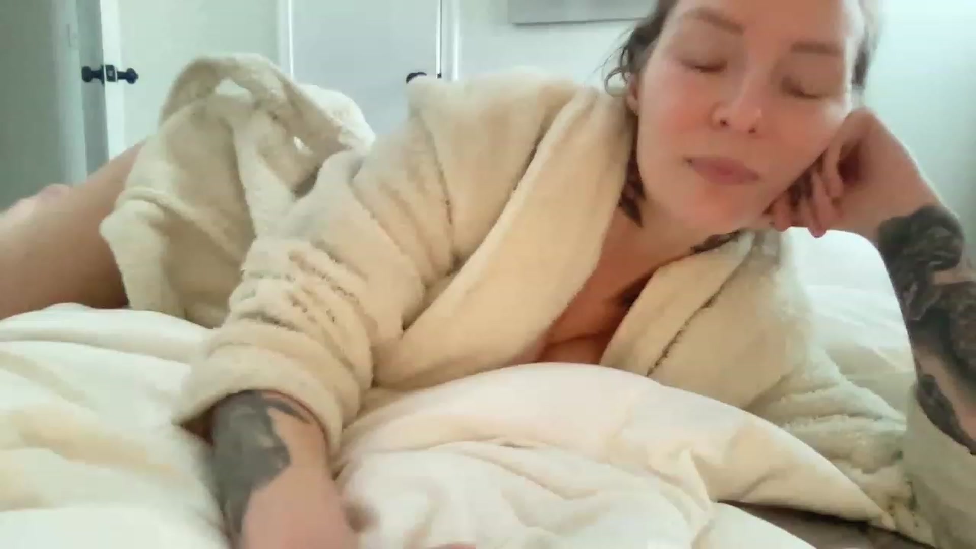 Gallery image thumbnail from JaneLaTarte's myfreecams stream on, 11/14/2022, 18:27 image 15 of 20