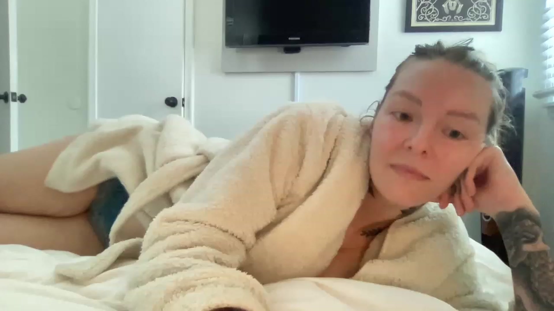 Gallery image thumbnail from JaneLaTarte's myfreecams stream on, 11/14/2022, 18:27 image 7 of 20