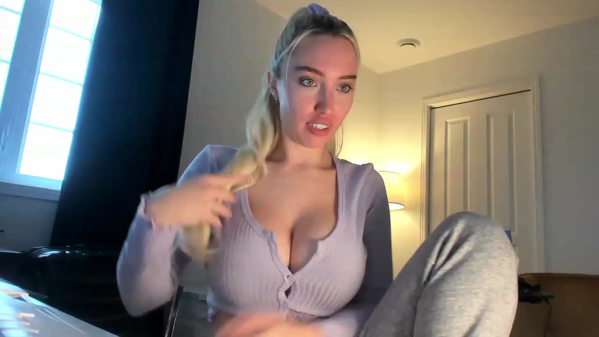 Gallery image thumbnail from JaneLucier's myfreecams stream on, 12/28/2022, 17:51 image 11 of 20