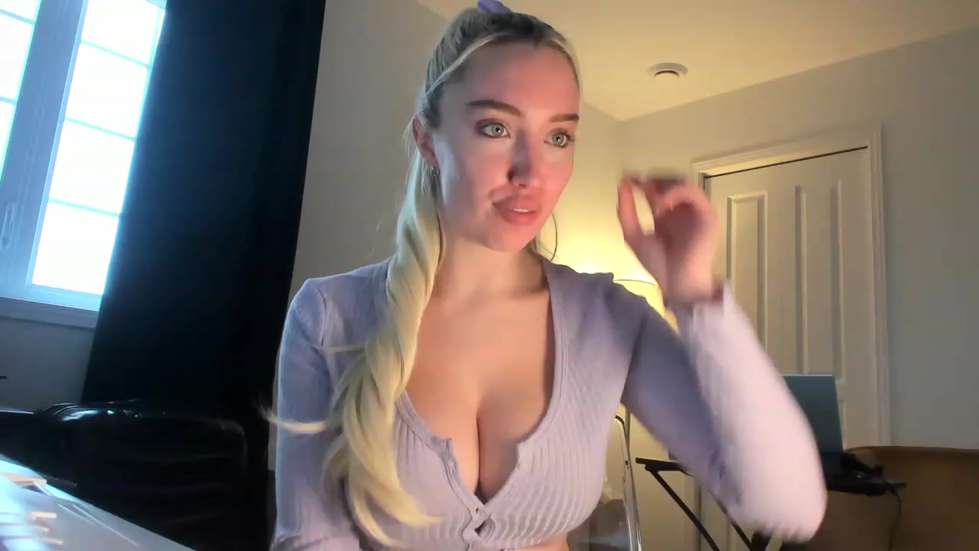 Gallery image thumbnail from JaneLucier's myfreecams stream on, 12/28/2022, 17:51 image 9 of 20
