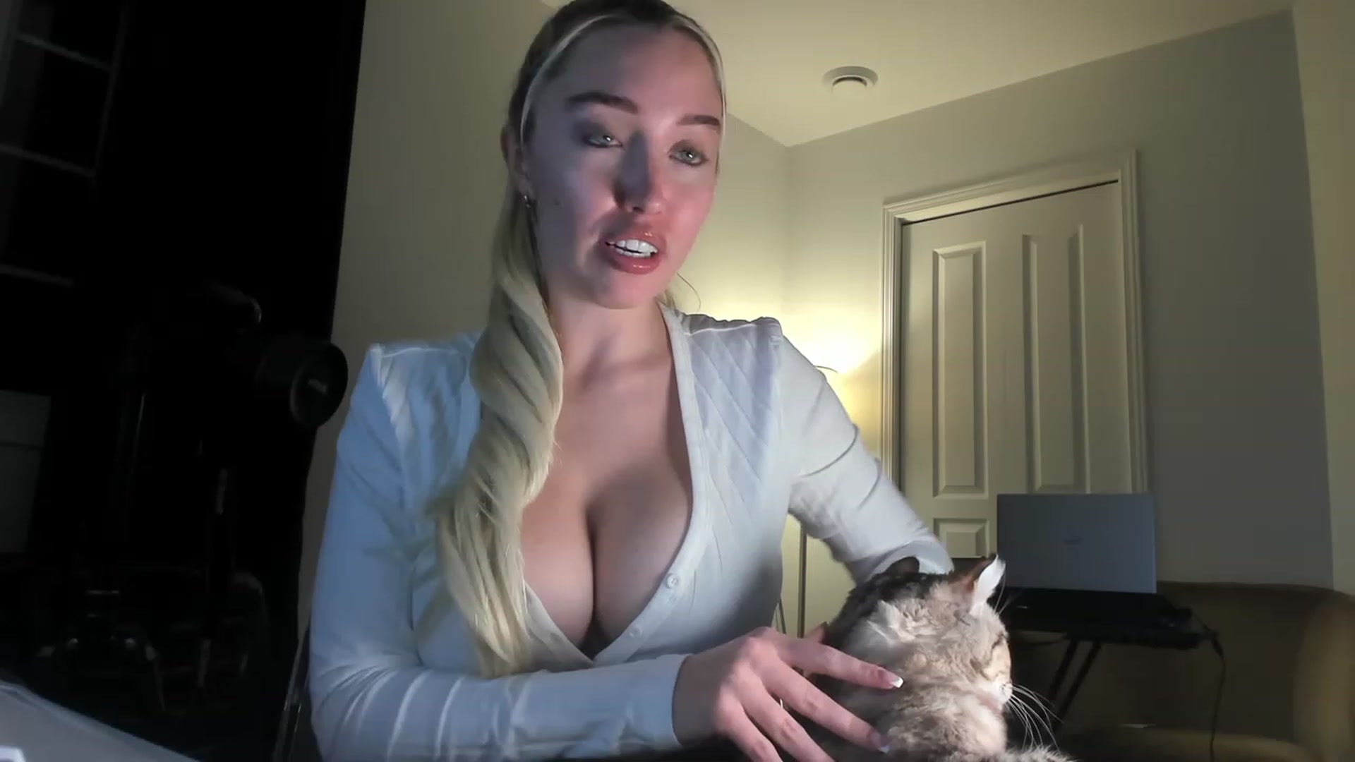 Gallery image thumbnail from JaneLucier's myfreecams stream on, 12/29/2022, 24:10 image 2 of 20