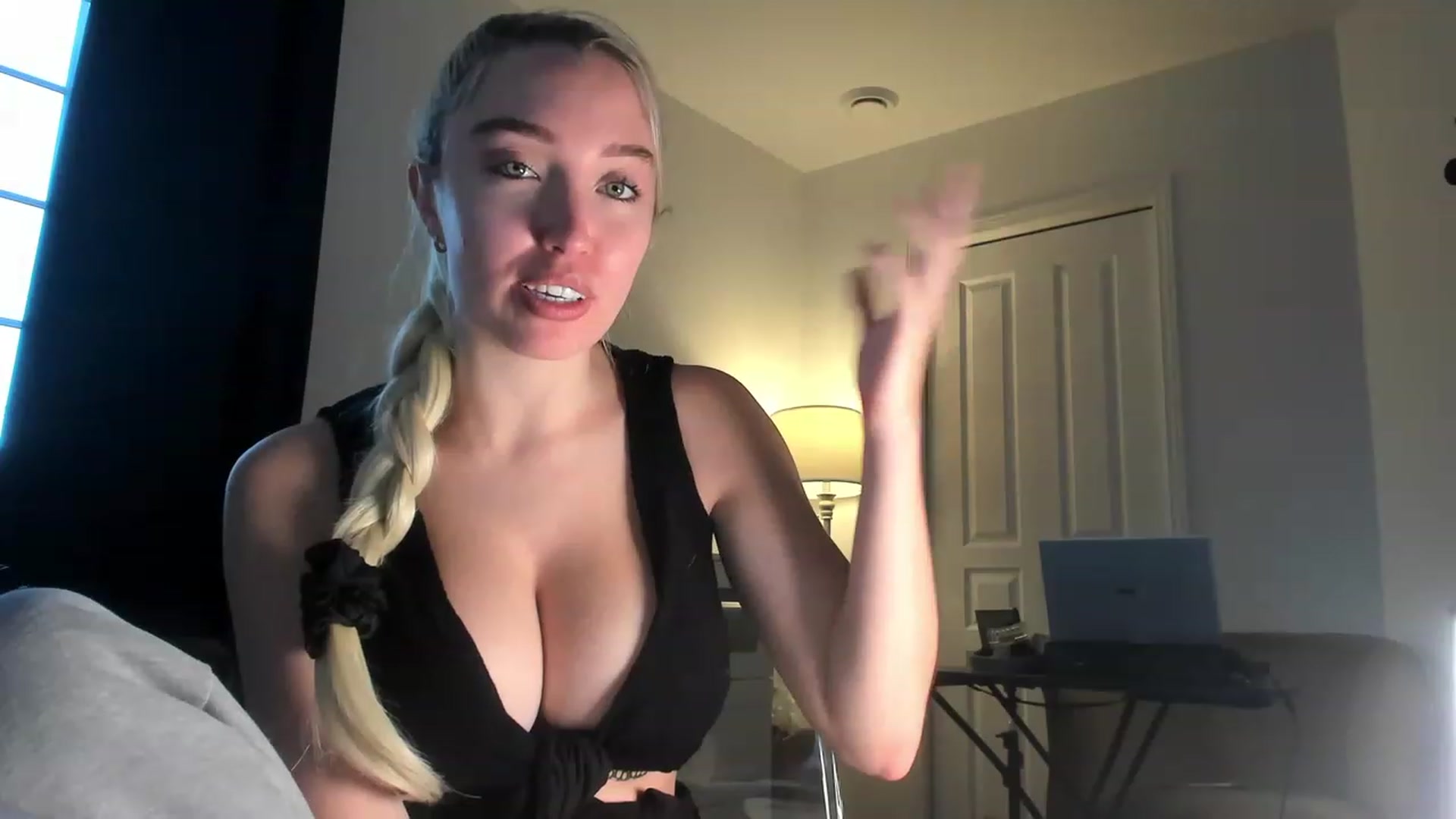 Gallery image thumbnail from JaneLucier's myfreecams stream on, 12/30/2022, 18:50 image 13 of 20