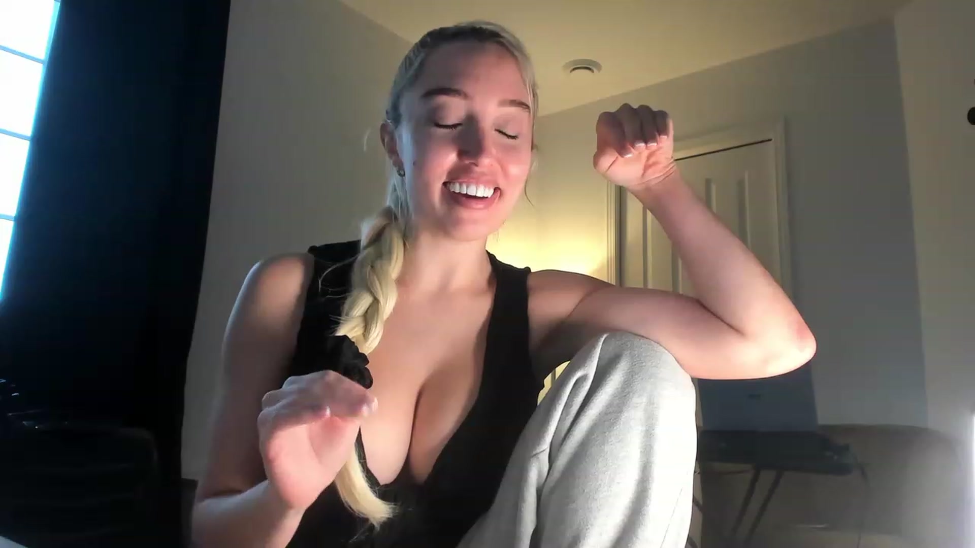 Gallery image thumbnail from JaneLucier's myfreecams stream on, 12/30/2022, 18:50 image 19 of 20