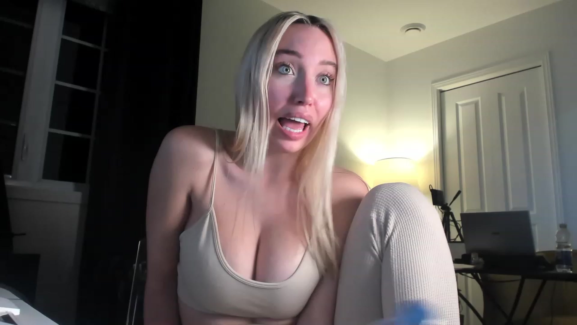 Gallery image thumbnail from JaneLucier's myfreecams stream on, 01/02/2023, 24:00 image 18 of 20