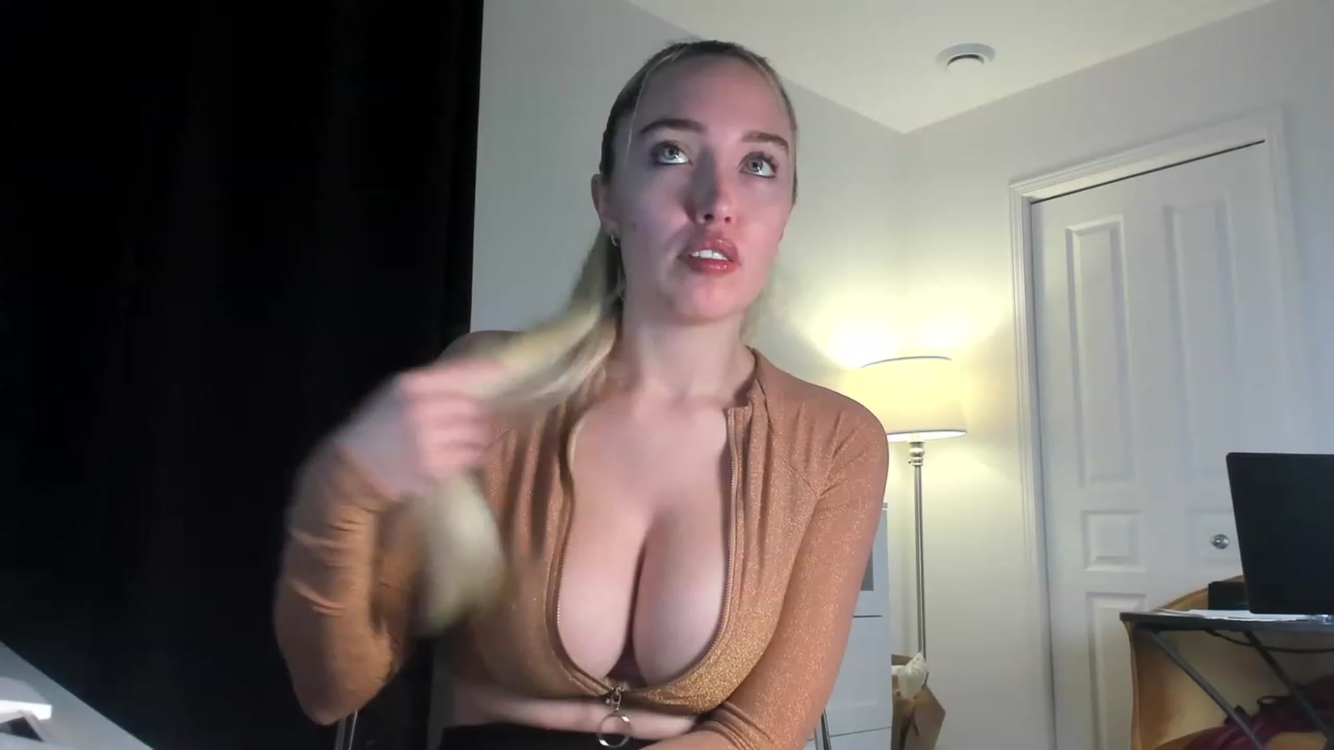 Gallery image thumbnail from JaneLucier's myfreecams stream on, 01/04/2023, 24:30 image 5 of 20